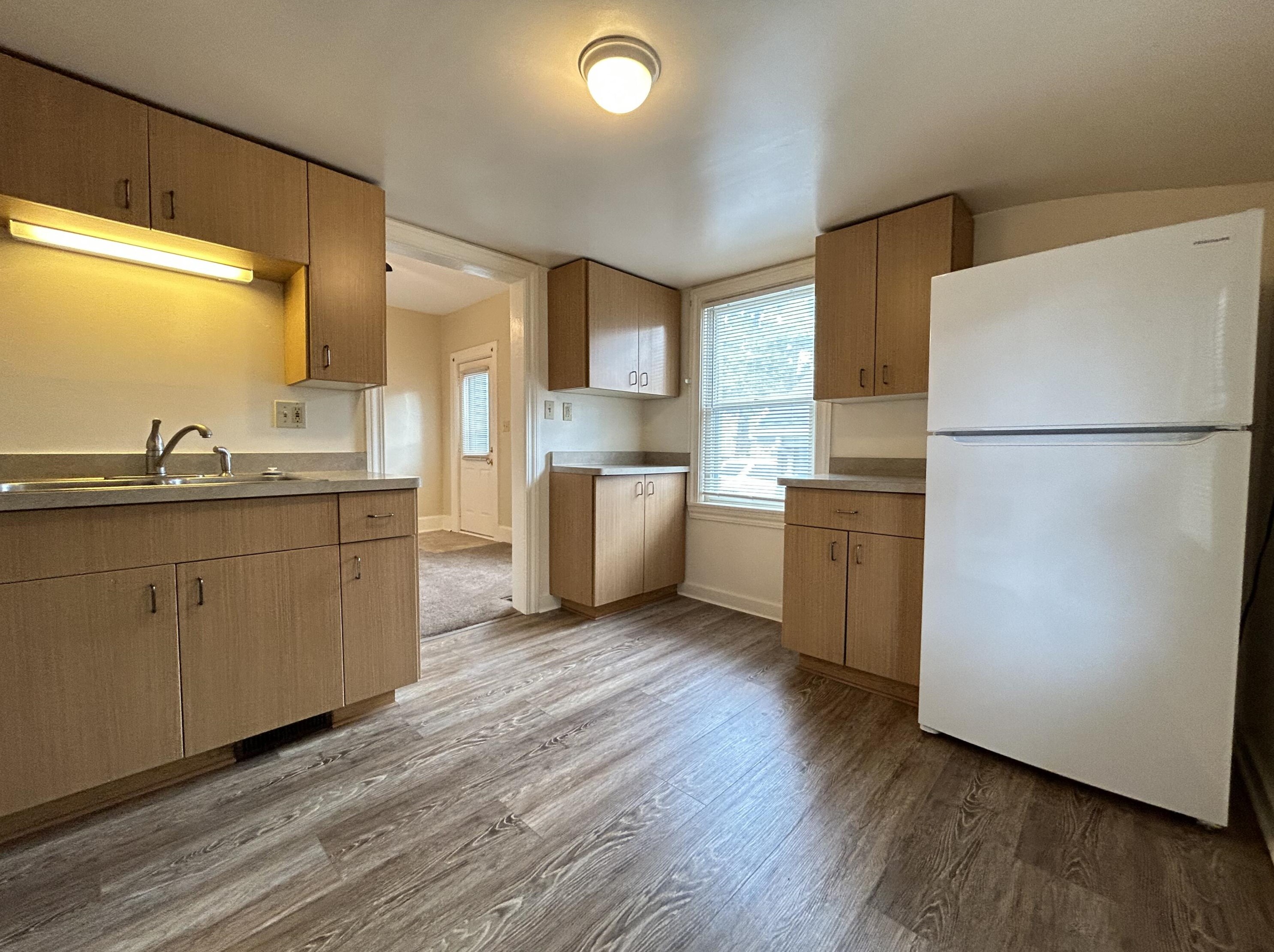 711 Barker St, Racine, WI 53402-5009
