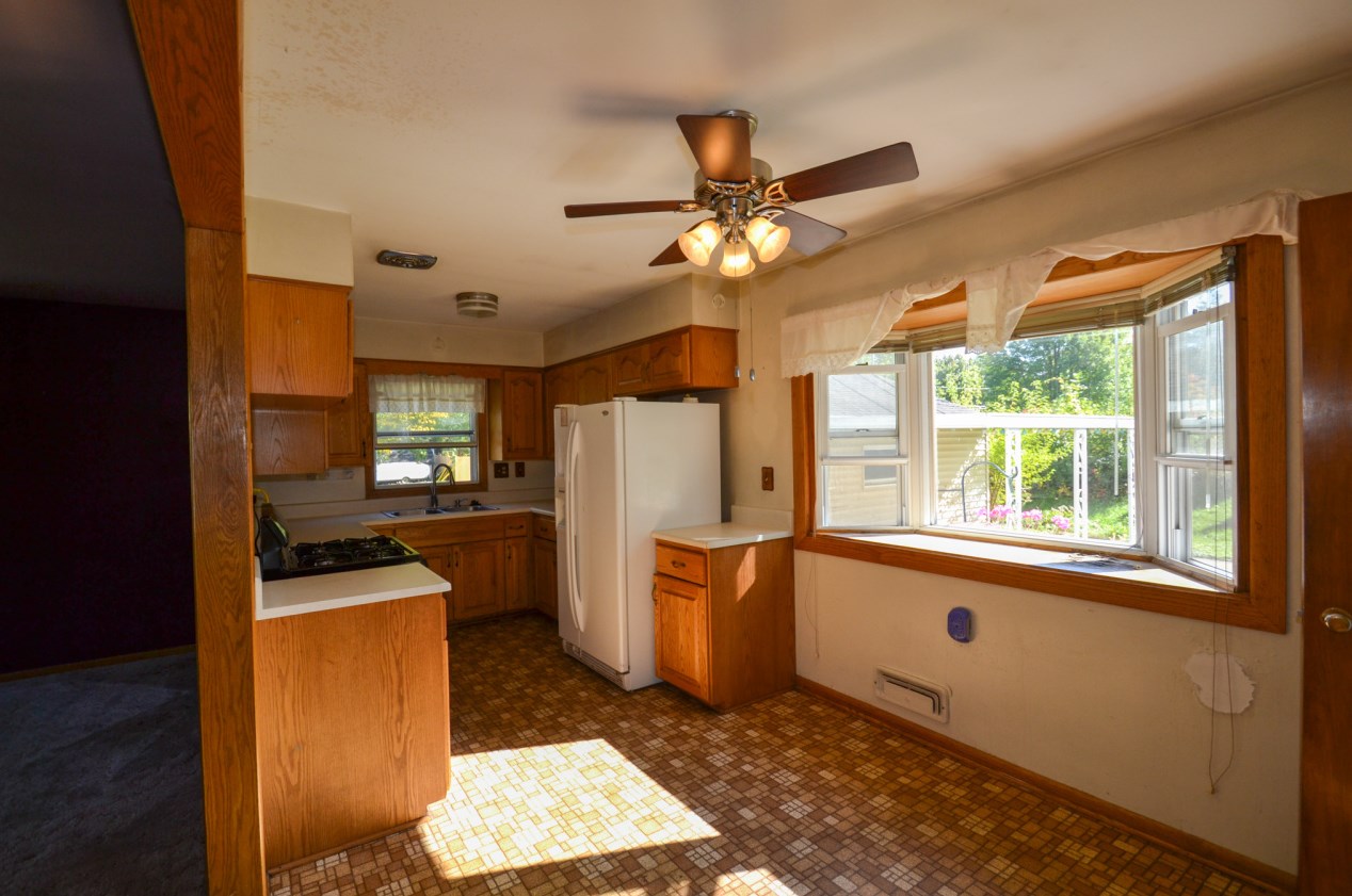 3351 Carol Ct, Oak Creek, WI 53154-4164
