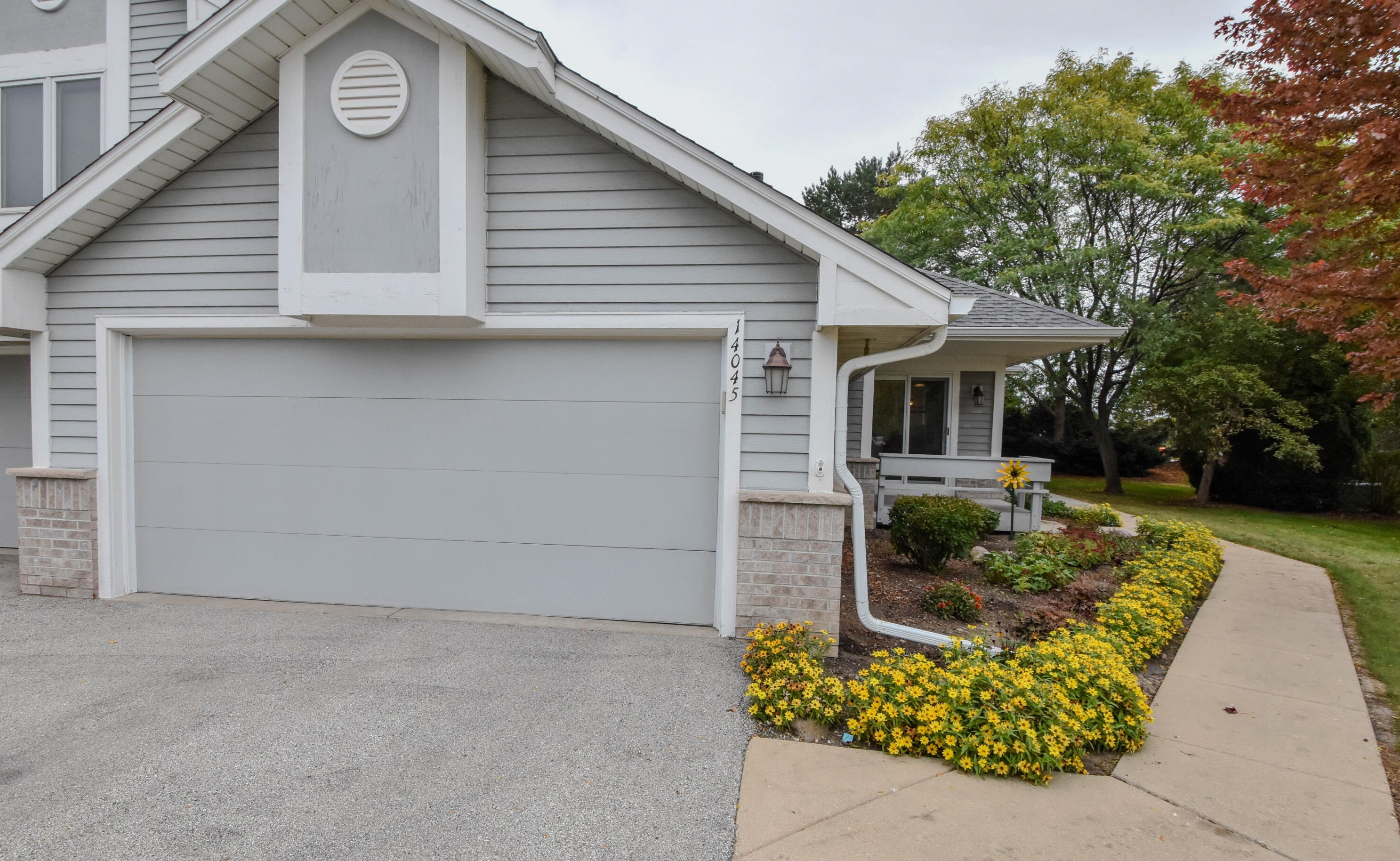 14045 W Waterford Square Dr, Waukesha, WI 53151