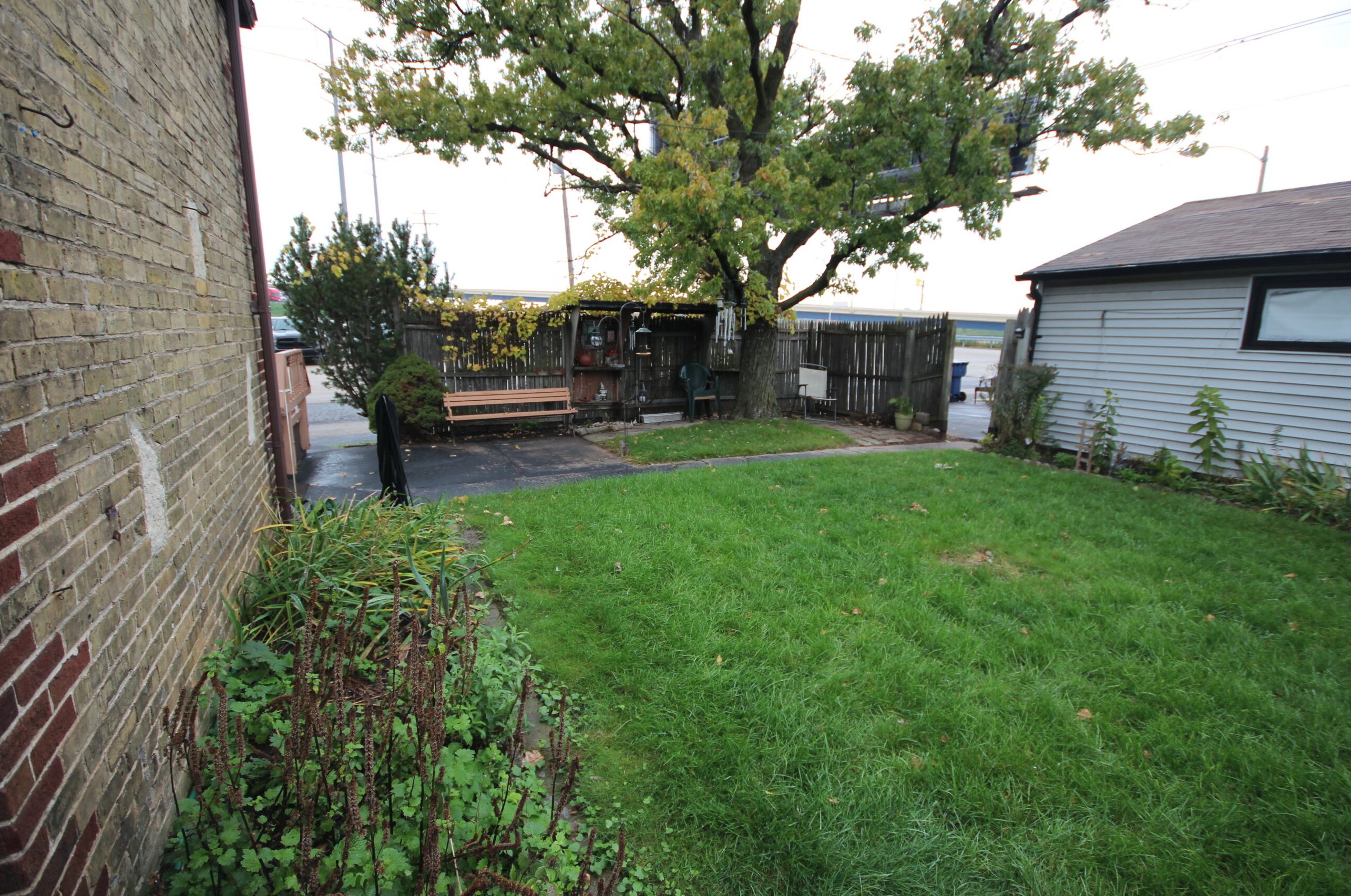 9490 Main St, Milwaukee WI 53214-1861 exterior