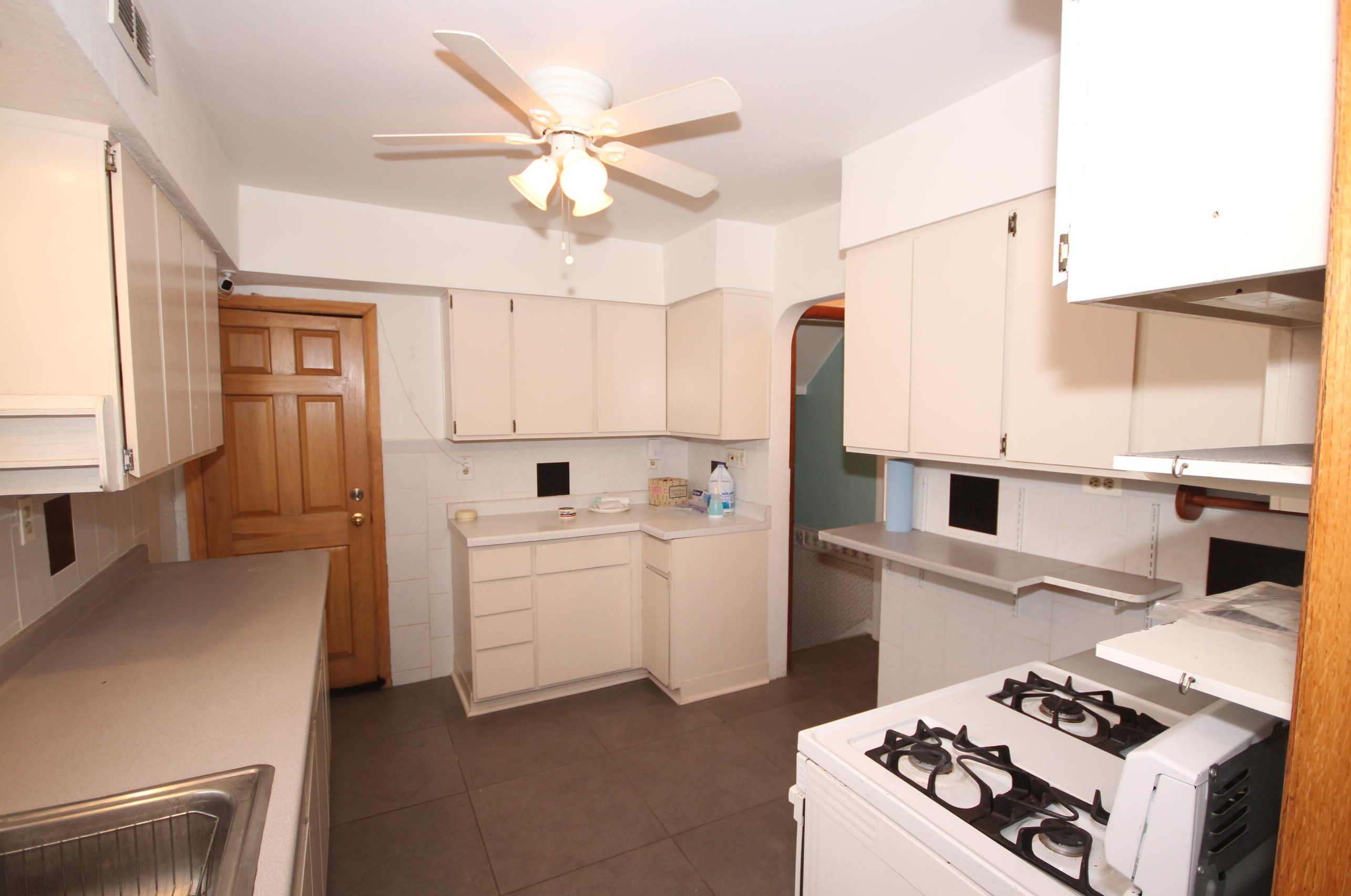 9490 Main St, Milwaukee WI  53214-1231 exterior