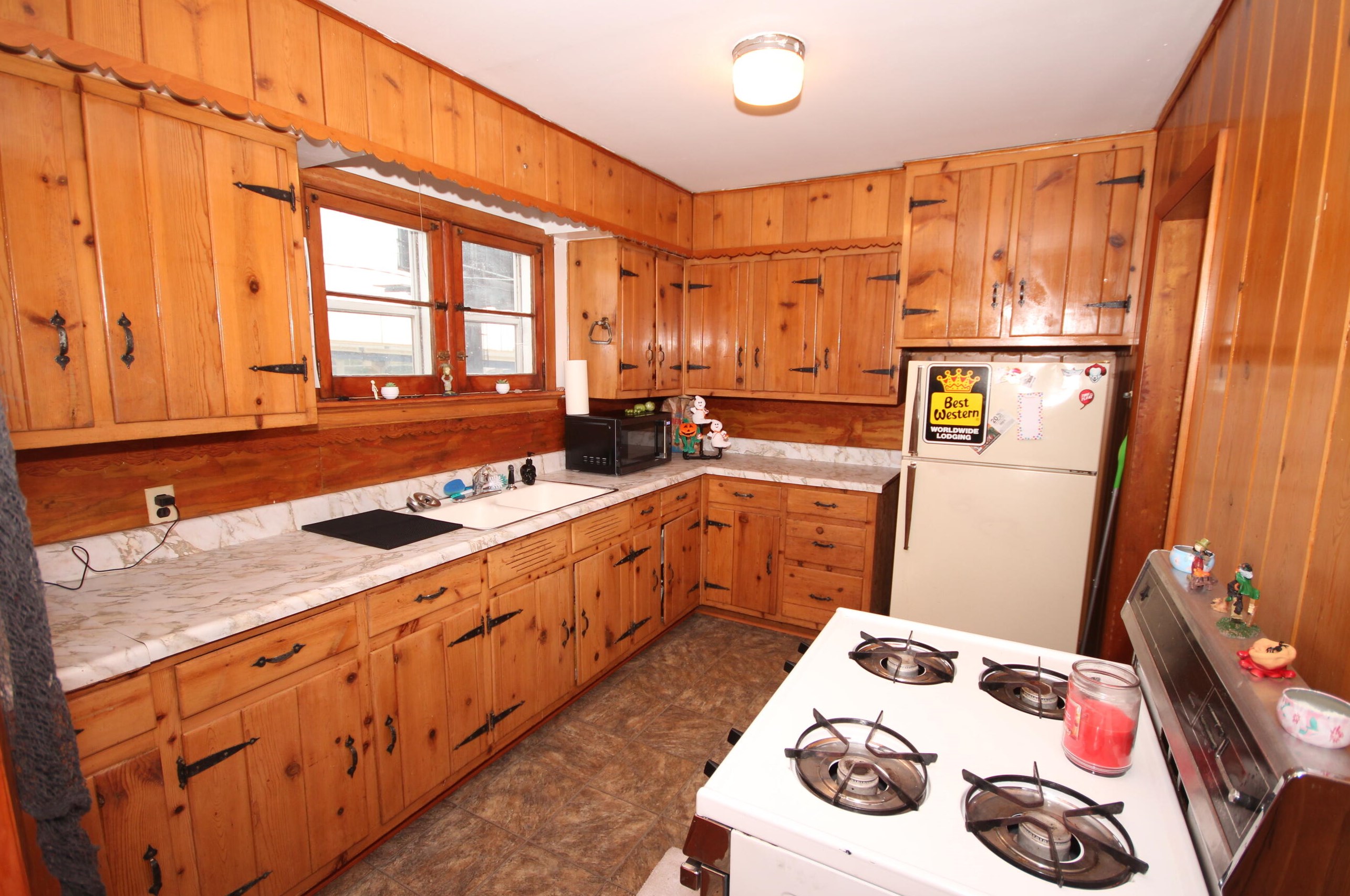 9490 Main St, Milwaukee WI 53214-1861 exterior