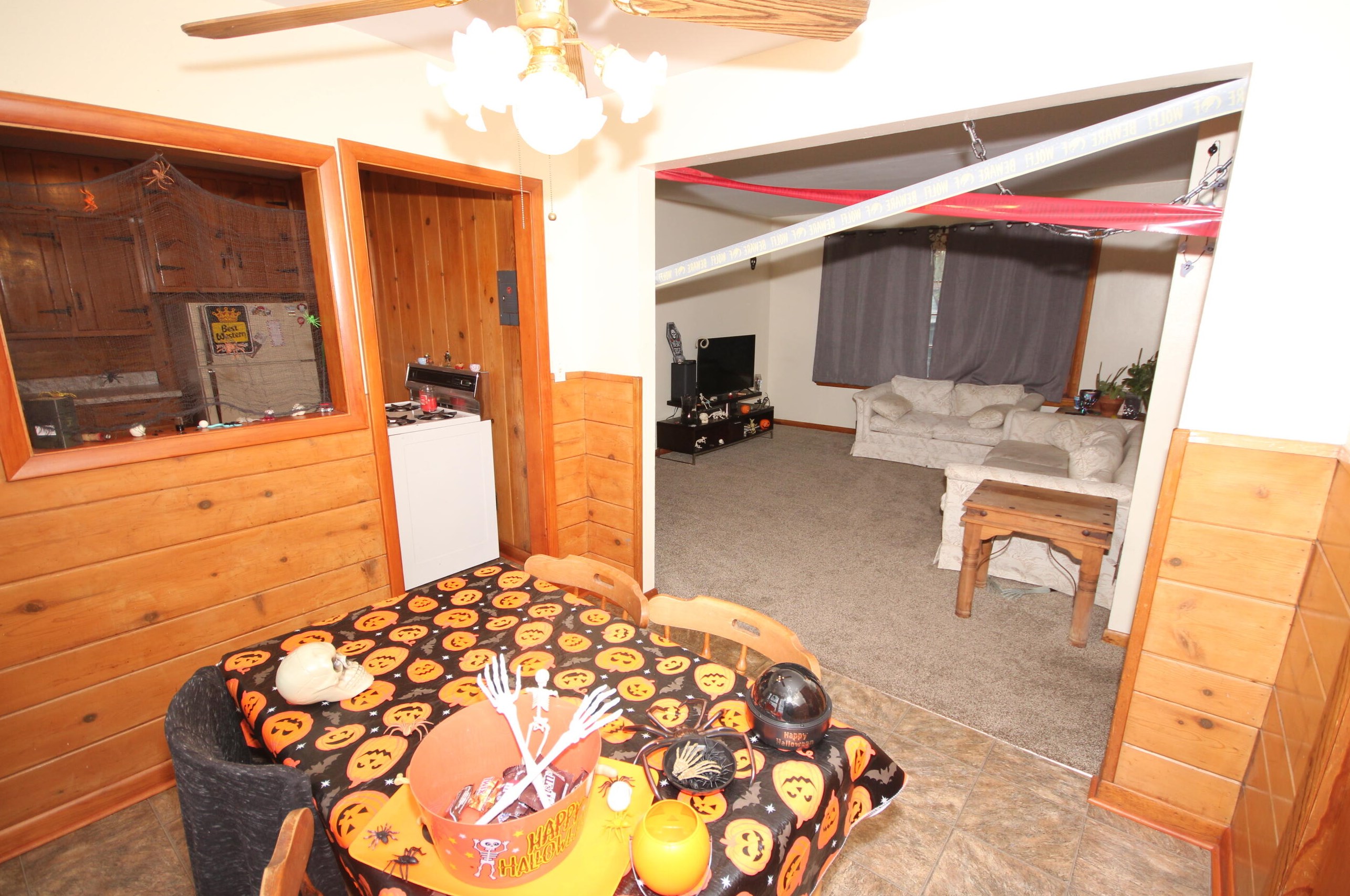 9490 Main St, Milwaukee WI 53214-1861 exterior