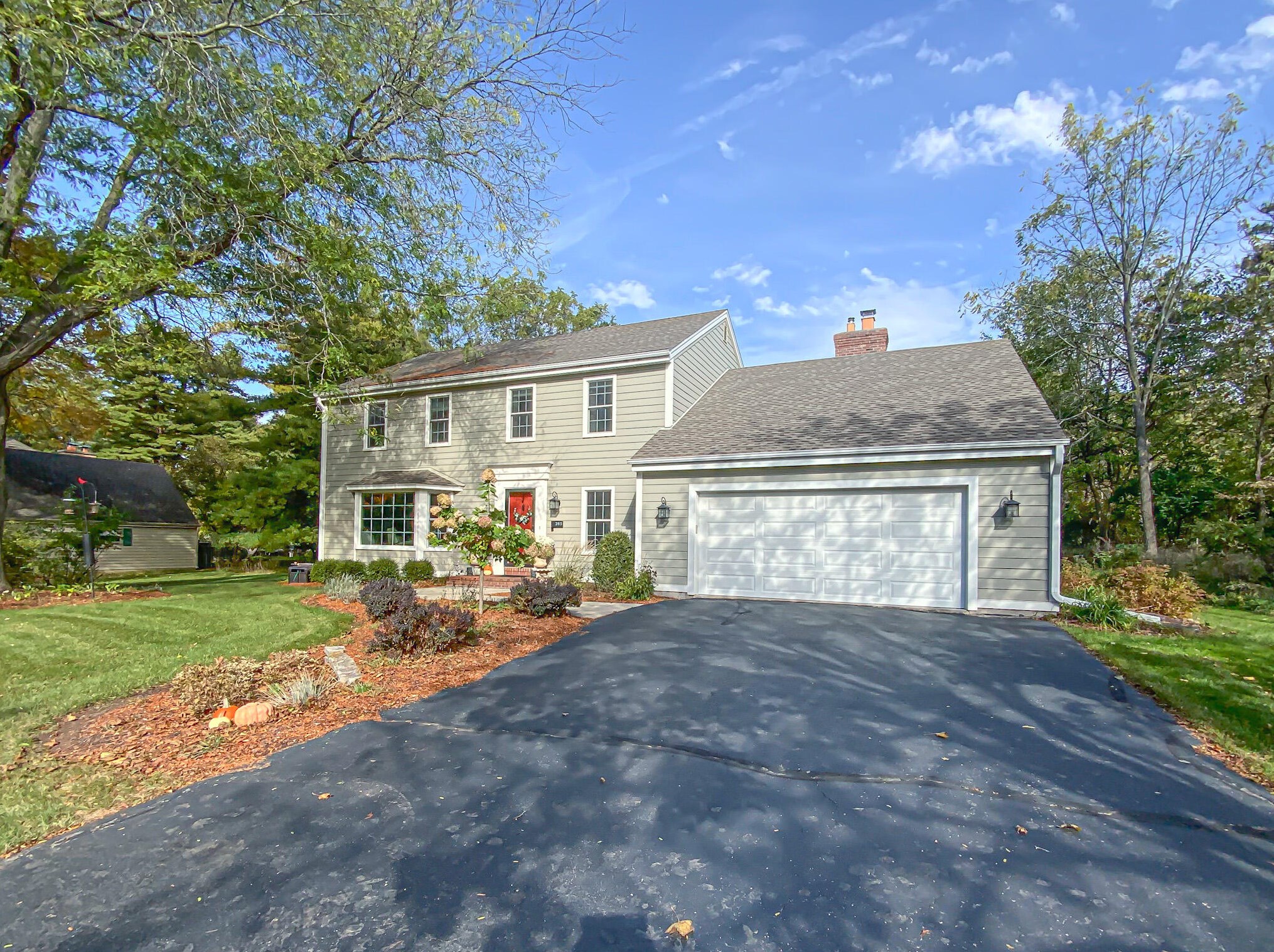 285 Fieldstone Rd, Delafield, WI 53018