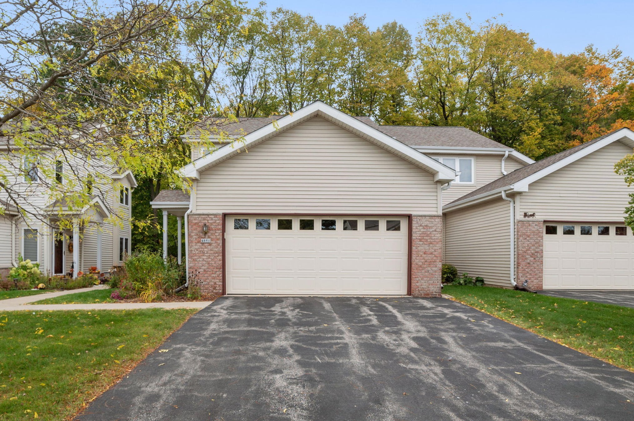 4681 S Hunter Ln, Waukesha, WI 53151