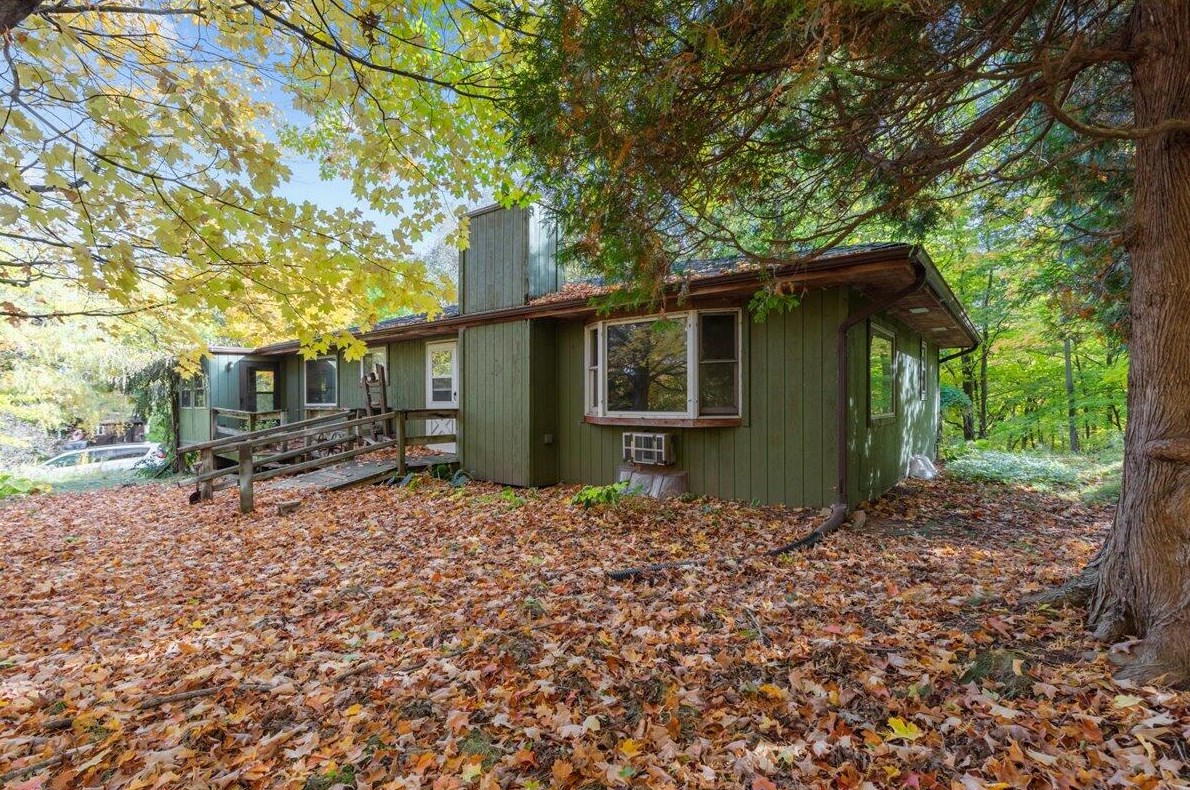 201 Plateau Rd, Waubeka, WI 53021-9631