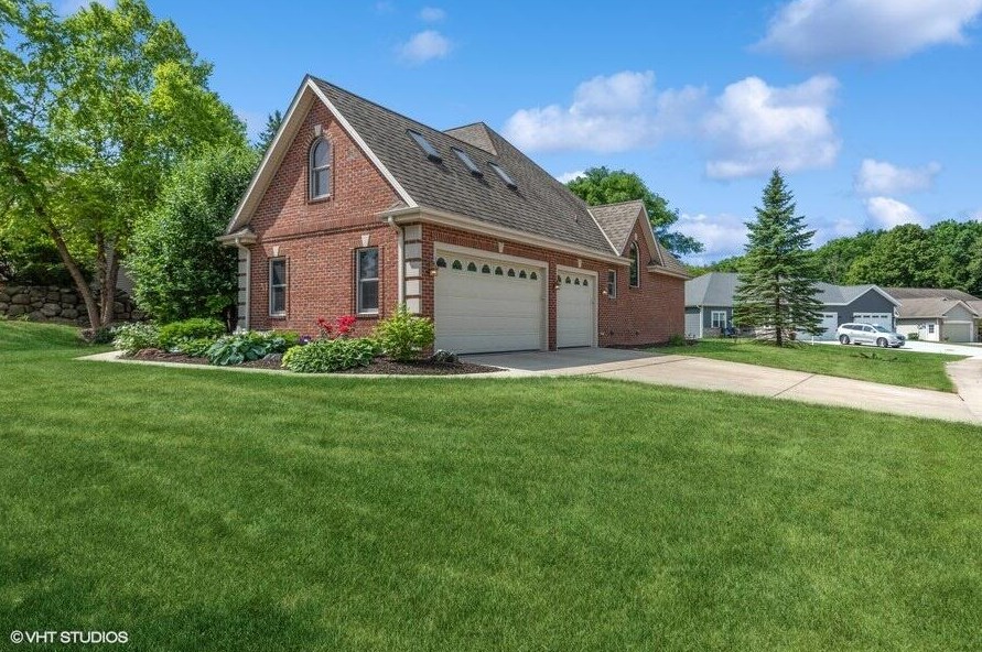 2910 Kilkenny Ct, West Bend, WI 53095