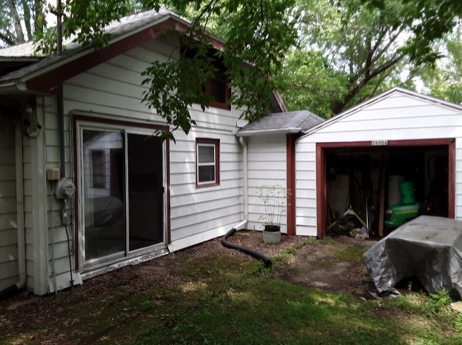 24904 Breezy Point Rd, Waterford, WI 53185