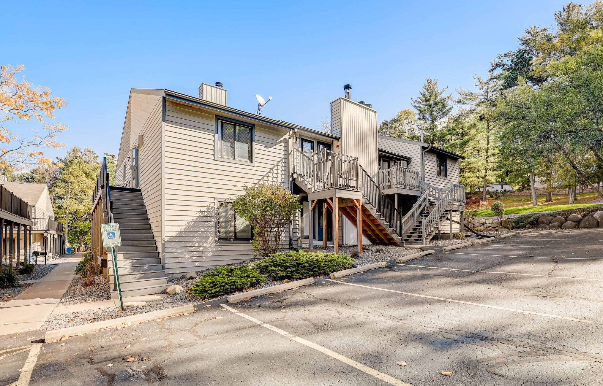 1093 Canyon Rd #408, Wisconsin Dells, WI 53965