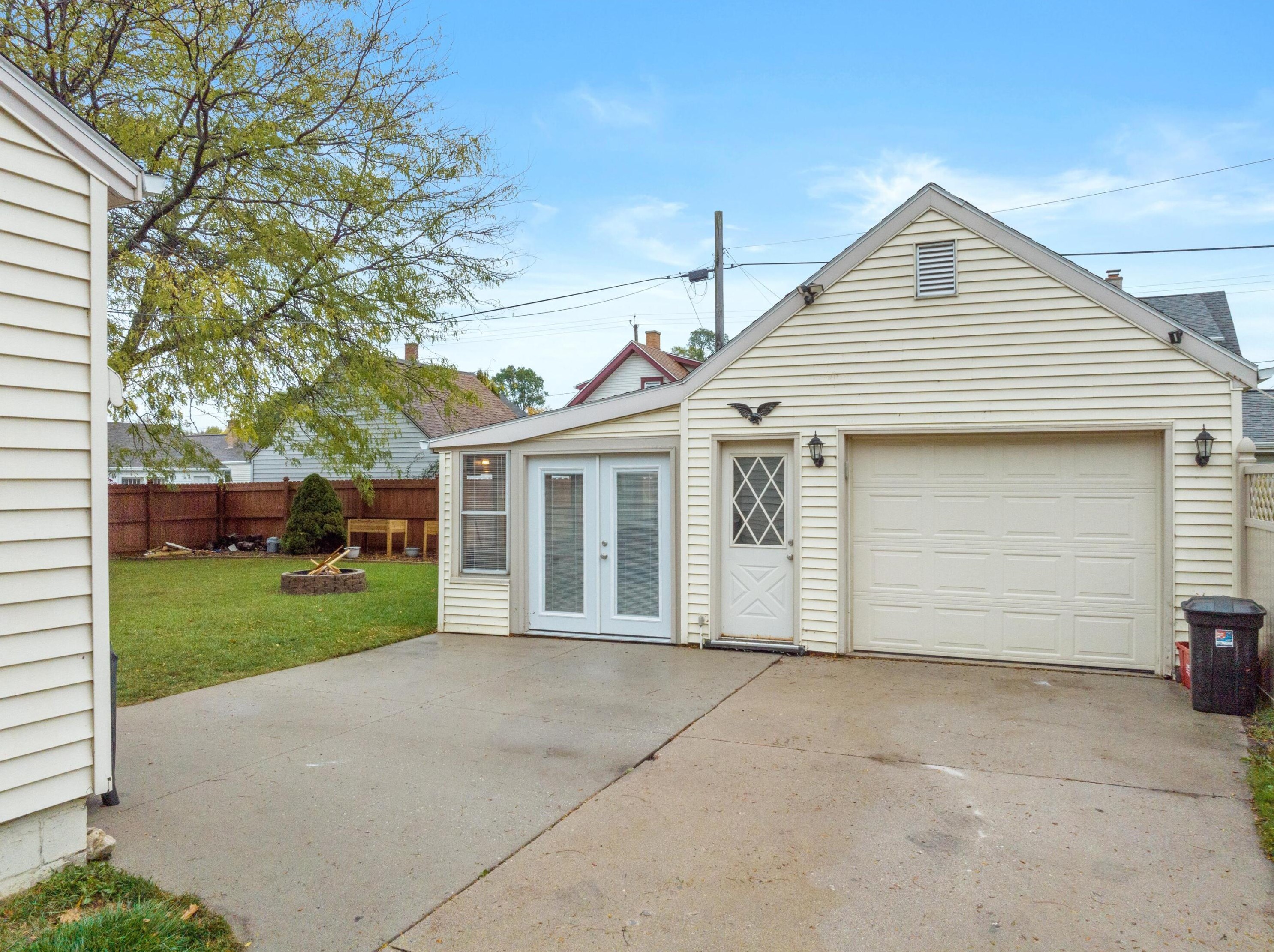 955 S 30th St, Manitowoc, WI 54220