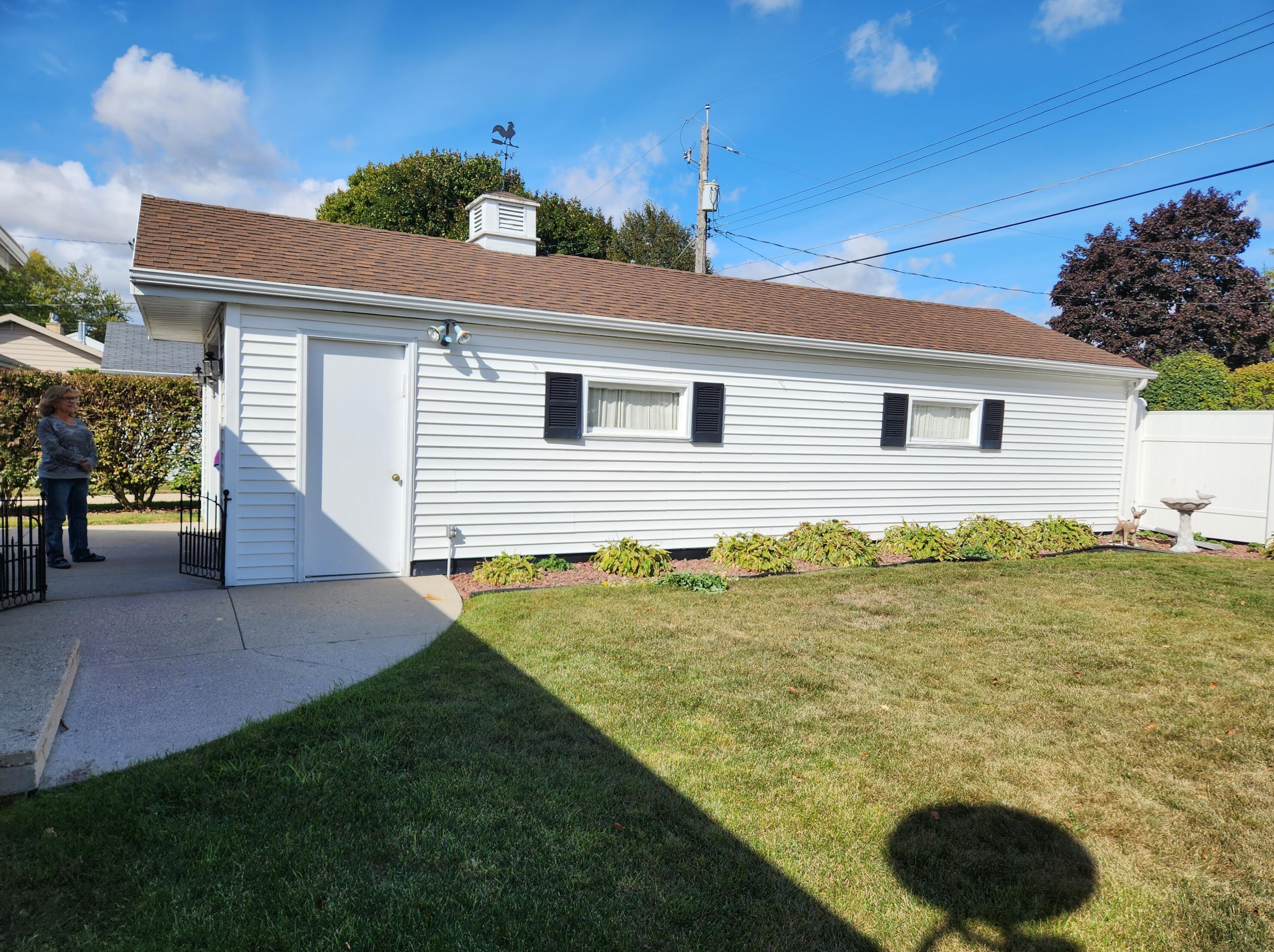 1310 Orchard Dr, Manitowoc, WI 54220