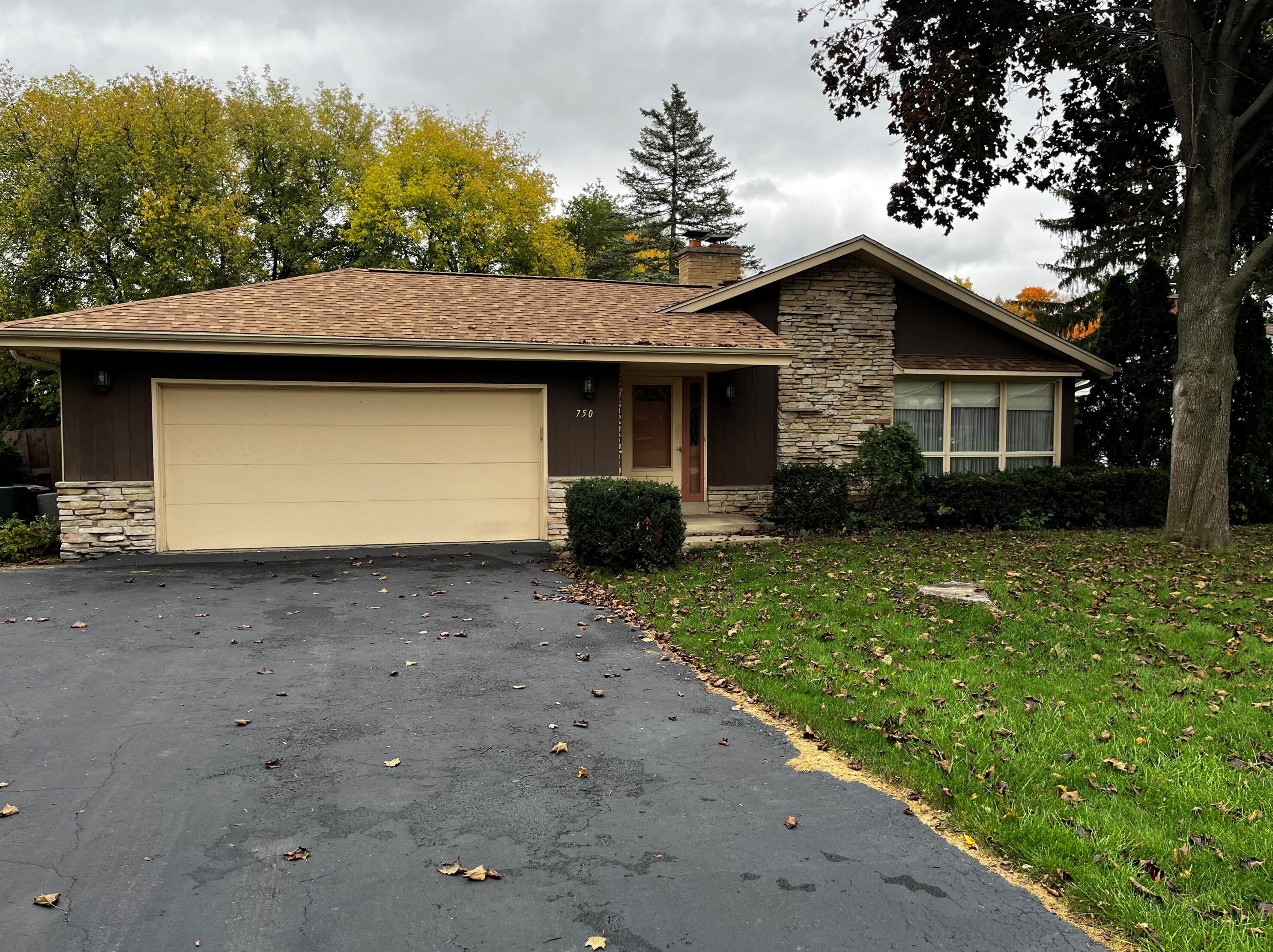 750 Garvens Ave, Brookfield, WI 53005