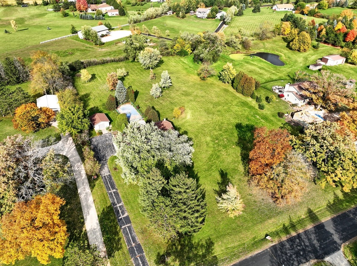 32906 Seidel Dr, Lyons, WI 53105-9666