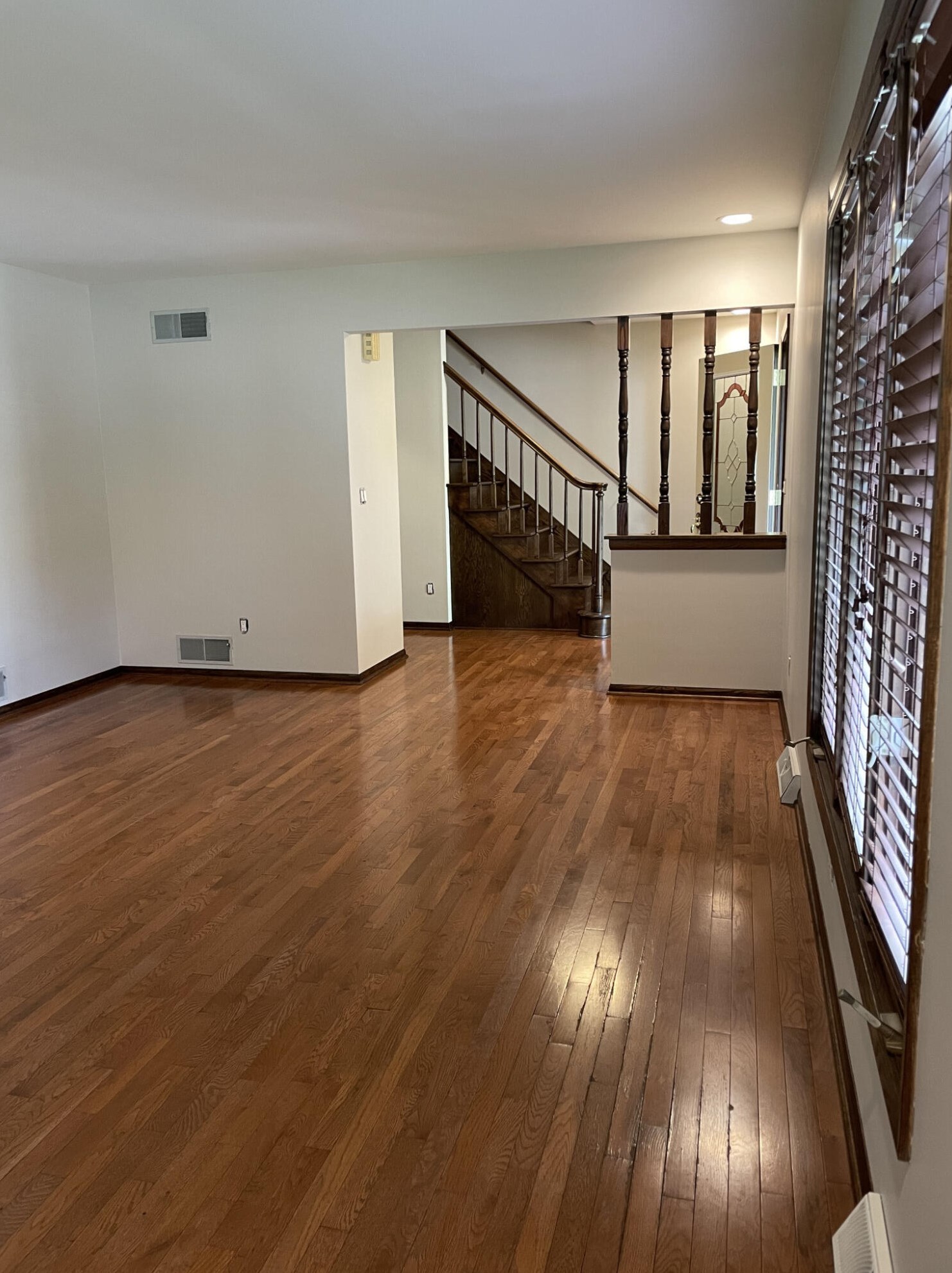 2245 E Hickory Dr, Oak Creek, WI 53154