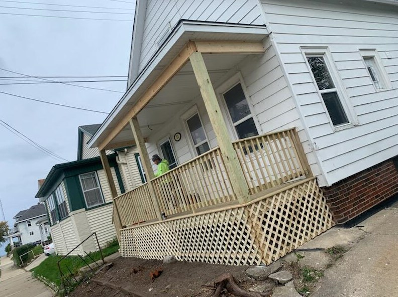 313 Barker St, Racine, WI 53402-4940