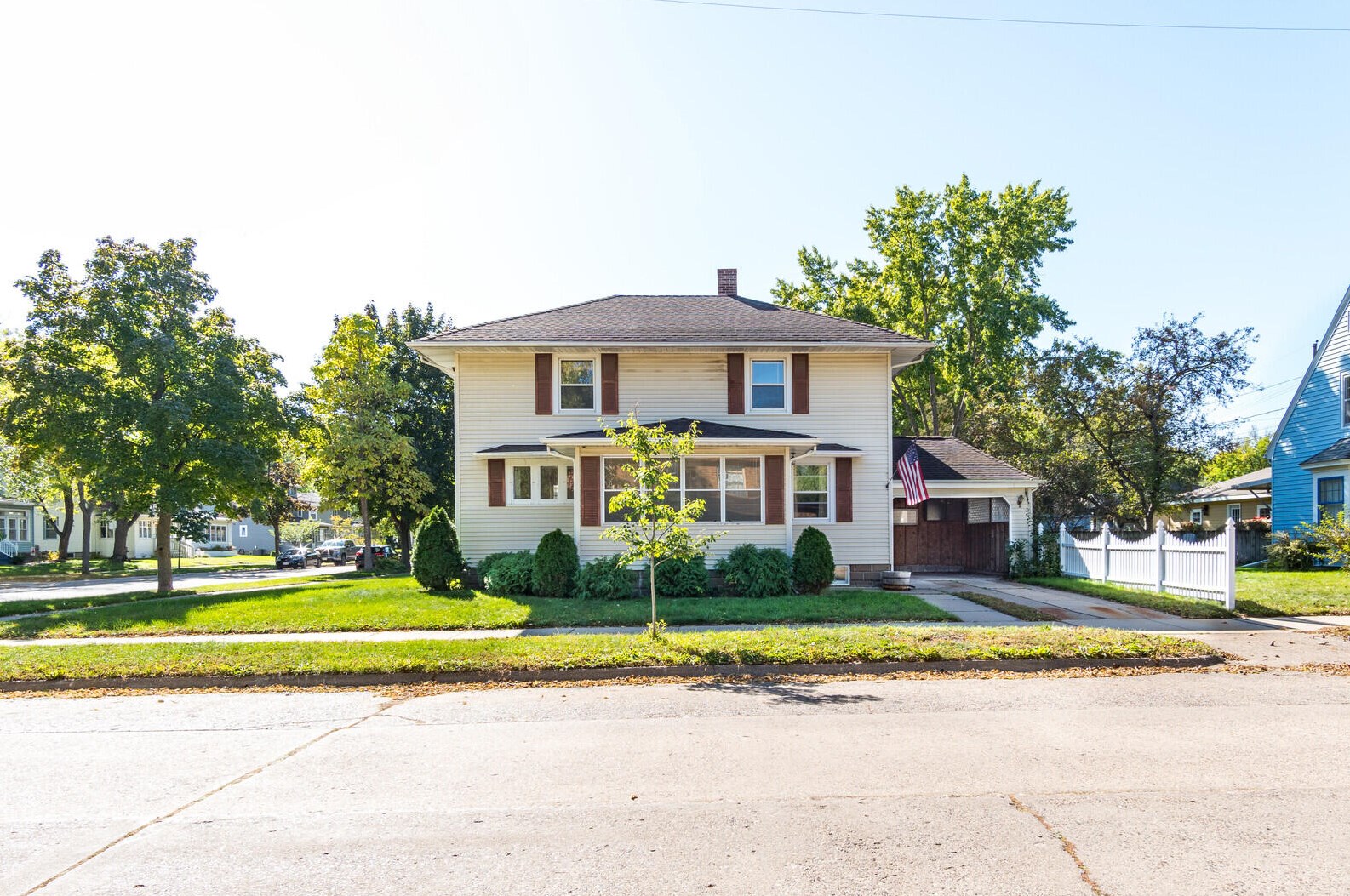 1928 Madison St, La Crosse, WI 54601