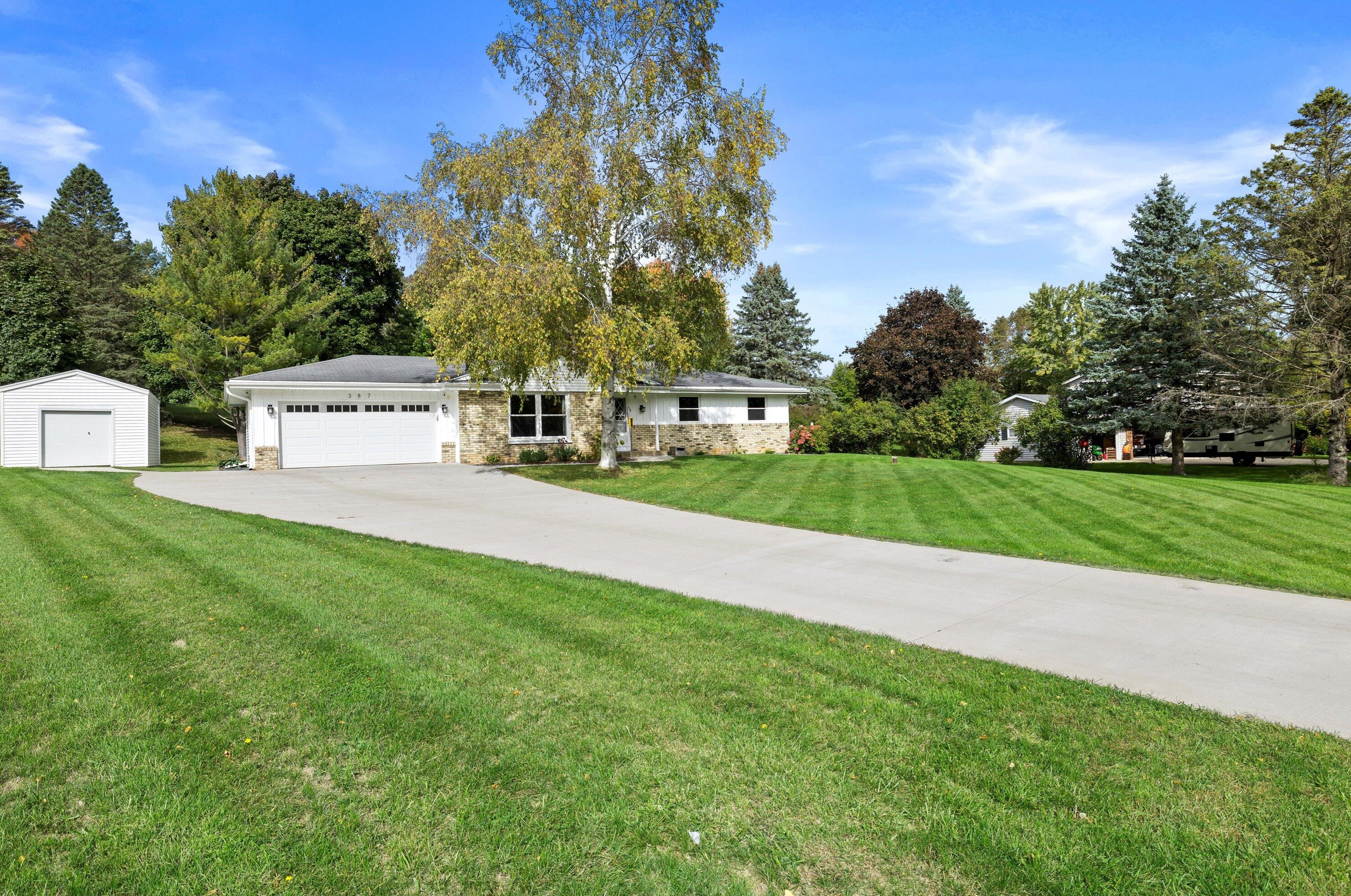 387 Lake 5 Dr, Colgate, WI 53017