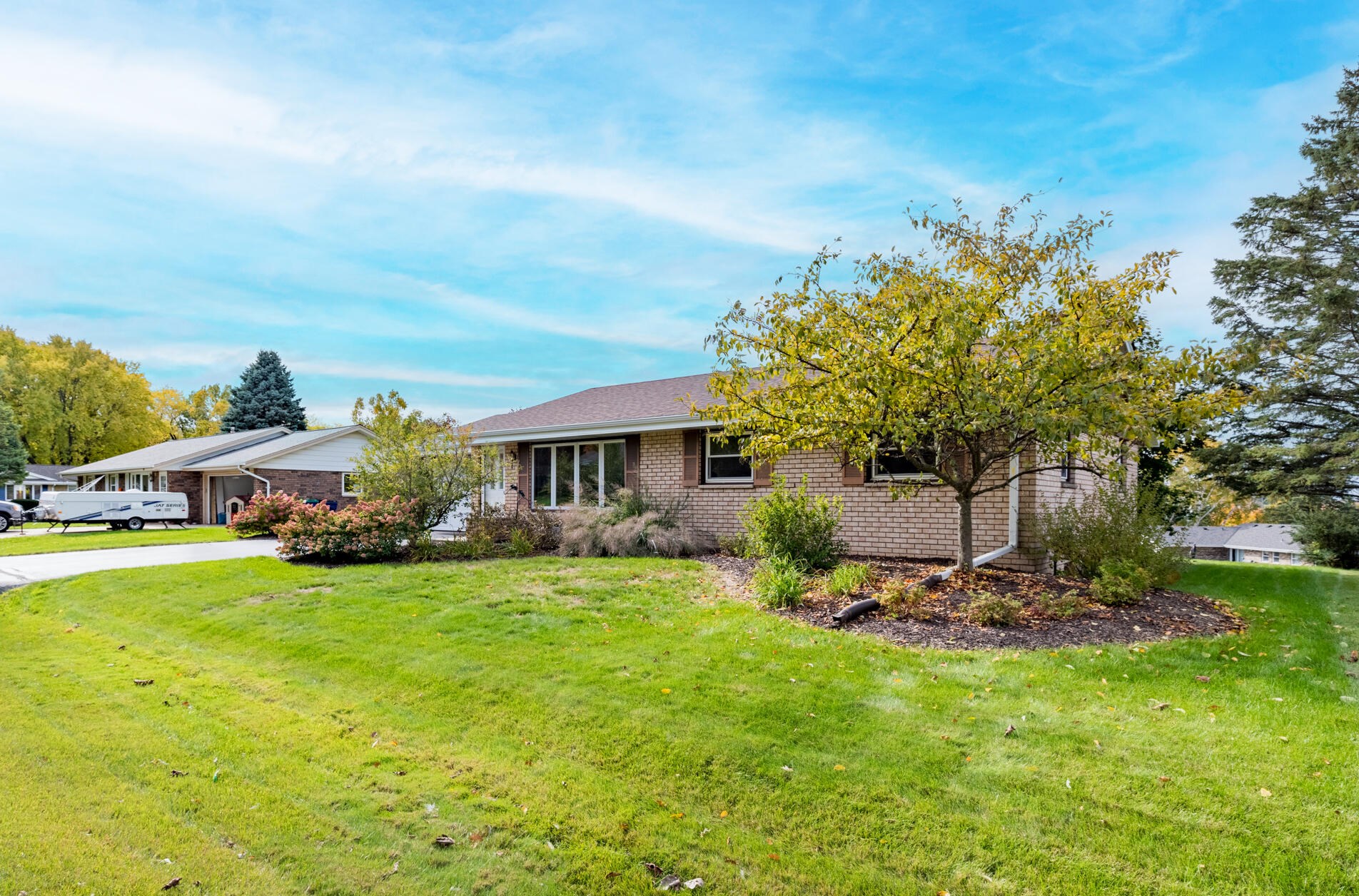 218 Highview Dr, Slinger, WI 53086