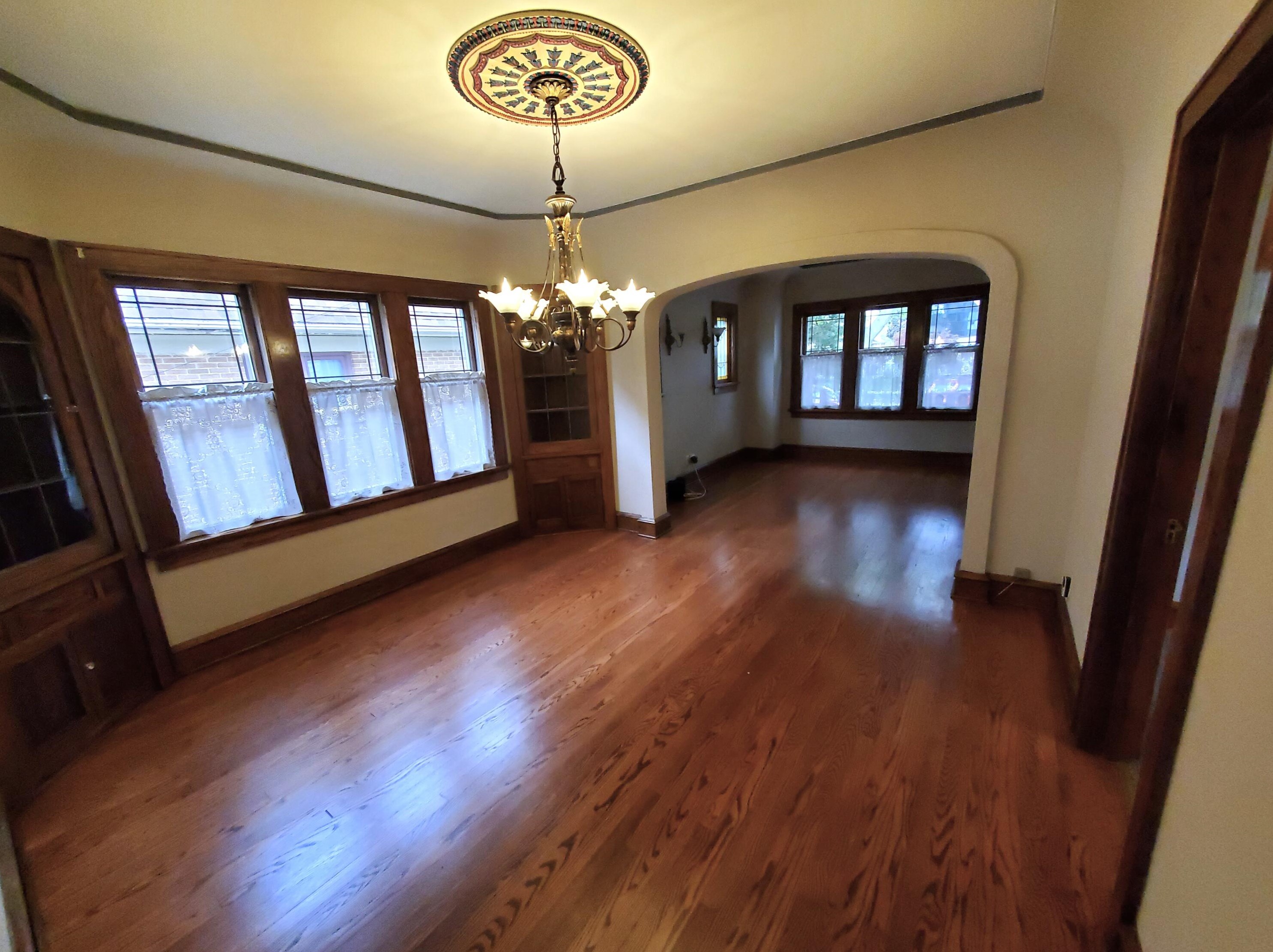 5549 W Philip Pl, Milwaukee, WI 53216