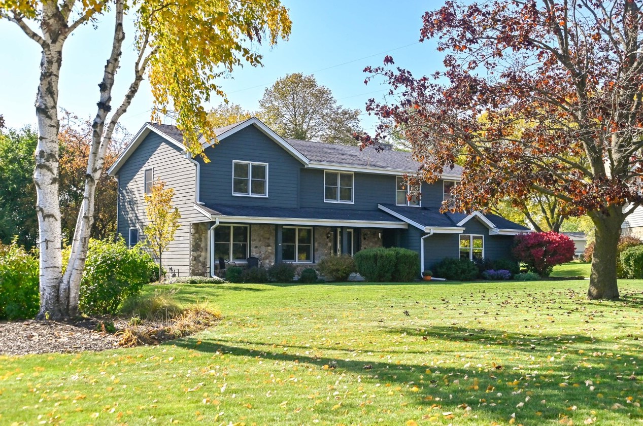 1345 Lexington Ct, Brookfield, WI 53045