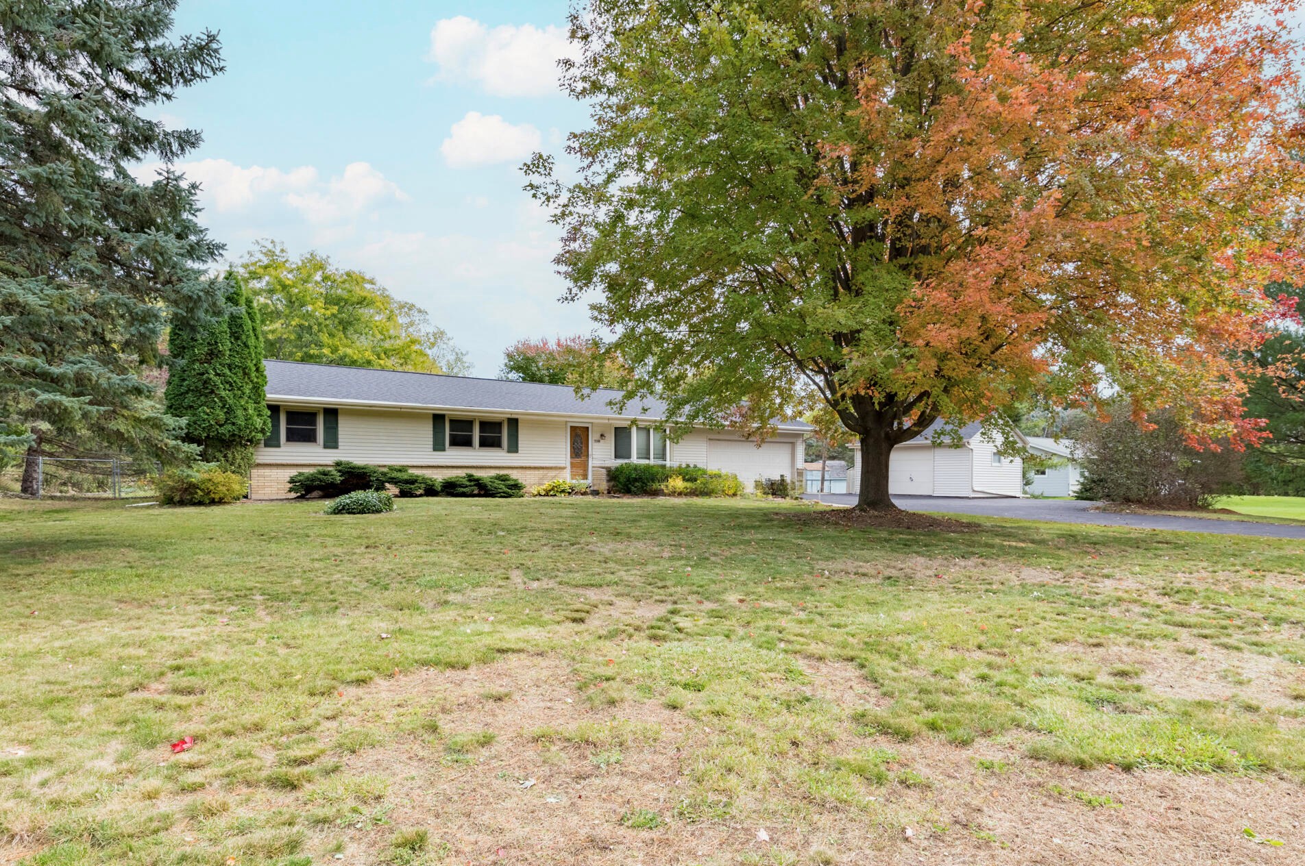 7148 Town Line Rd, West Bend, WI 53090