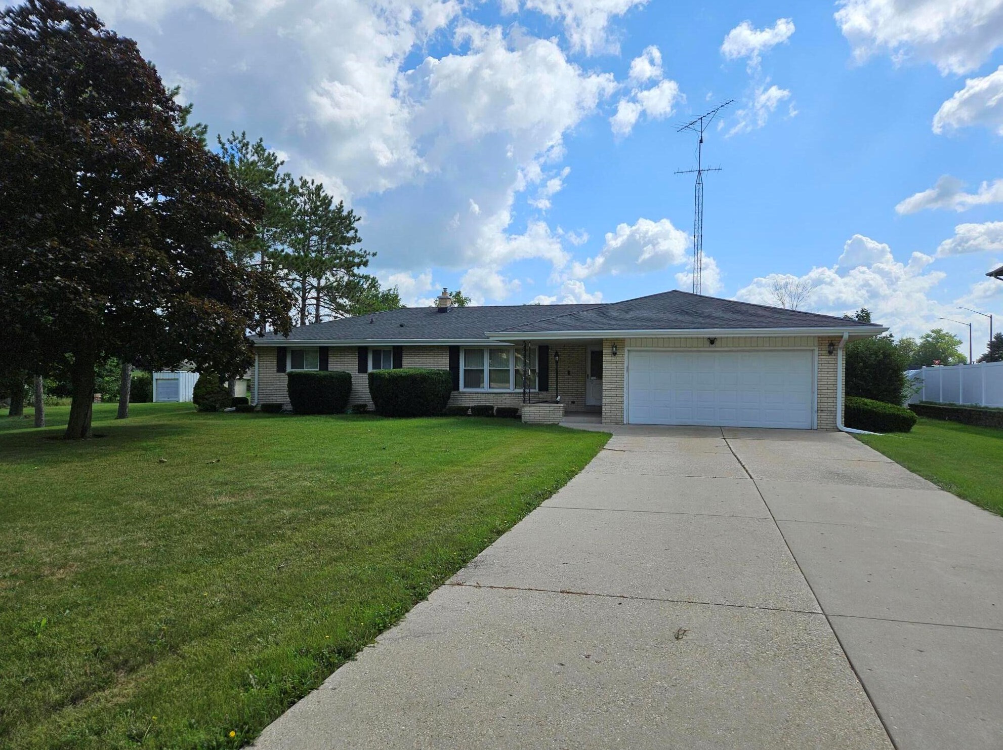 1531 Meadowlane Ave, Racine, WI 53406-4631