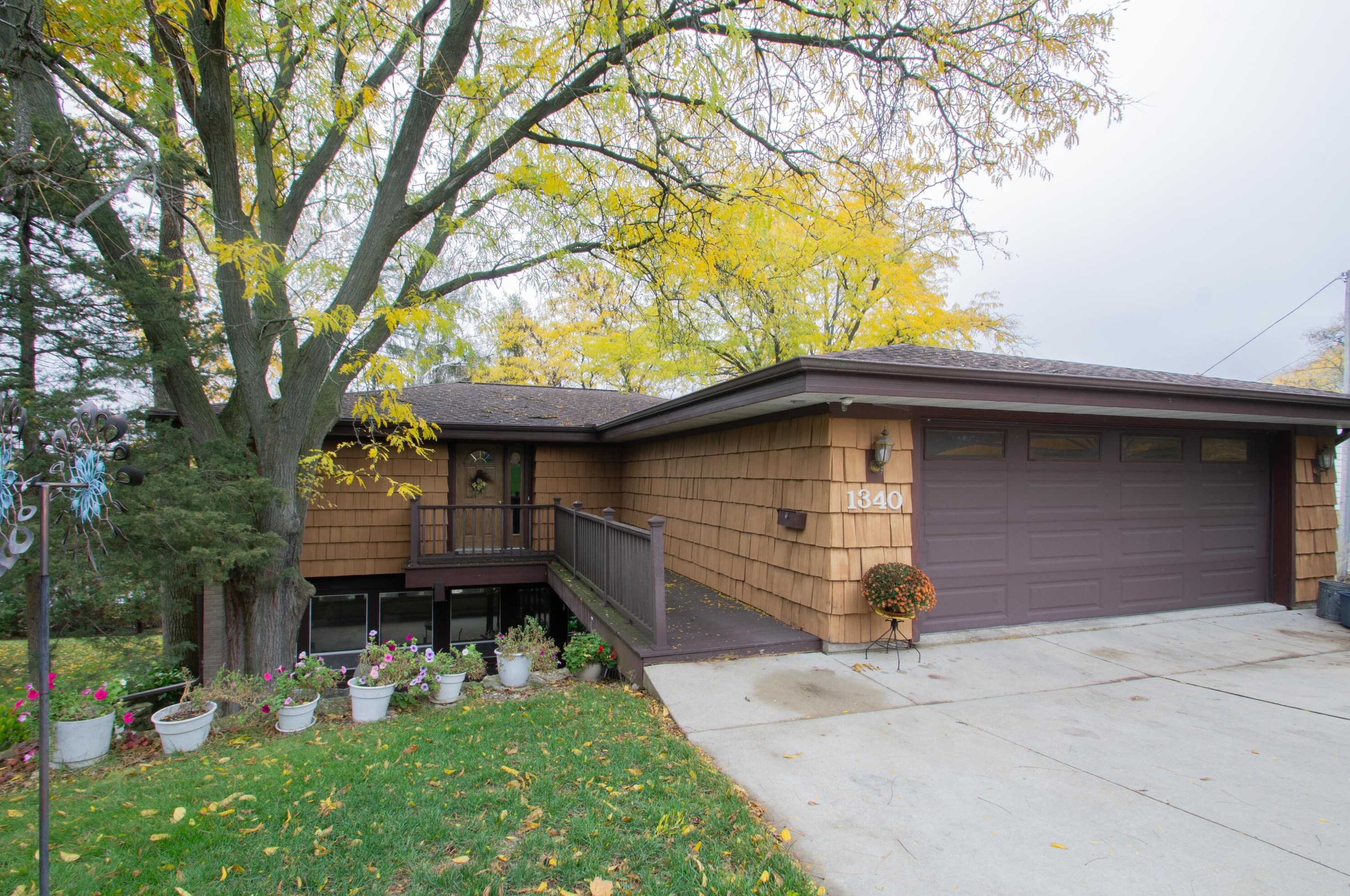 1340 Livsey Pl, Watertown, WI 53094