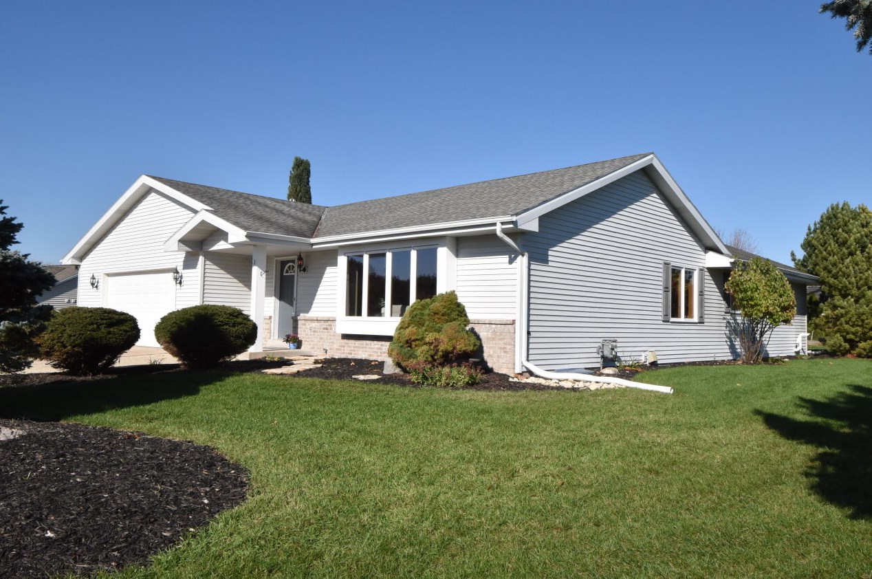 651 Swan Dr, Waterford, WI 53185