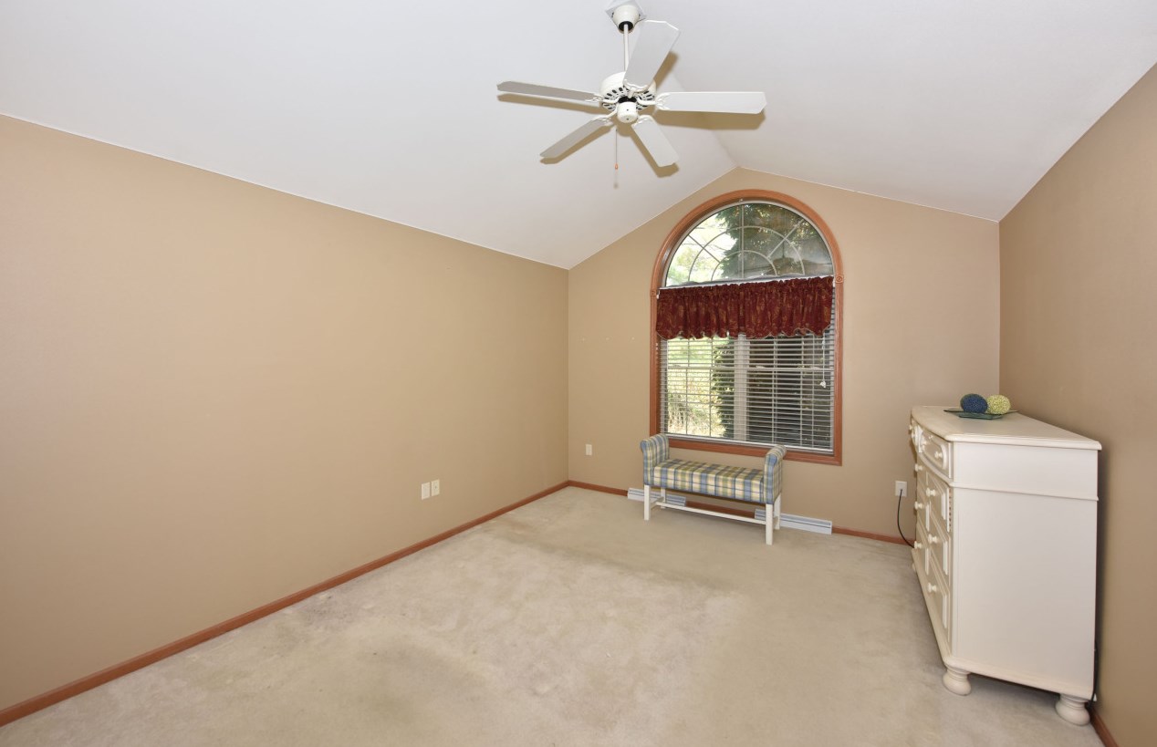 1964 Comanche Ct, Grafton WI  53024-9365 exterior