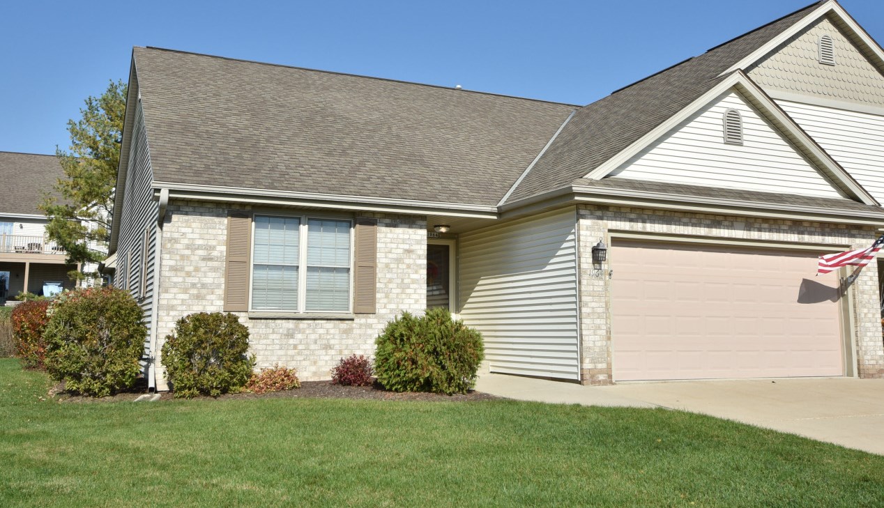 1964 Comanche Ct, Grafton WI  53024-9365 exterior
