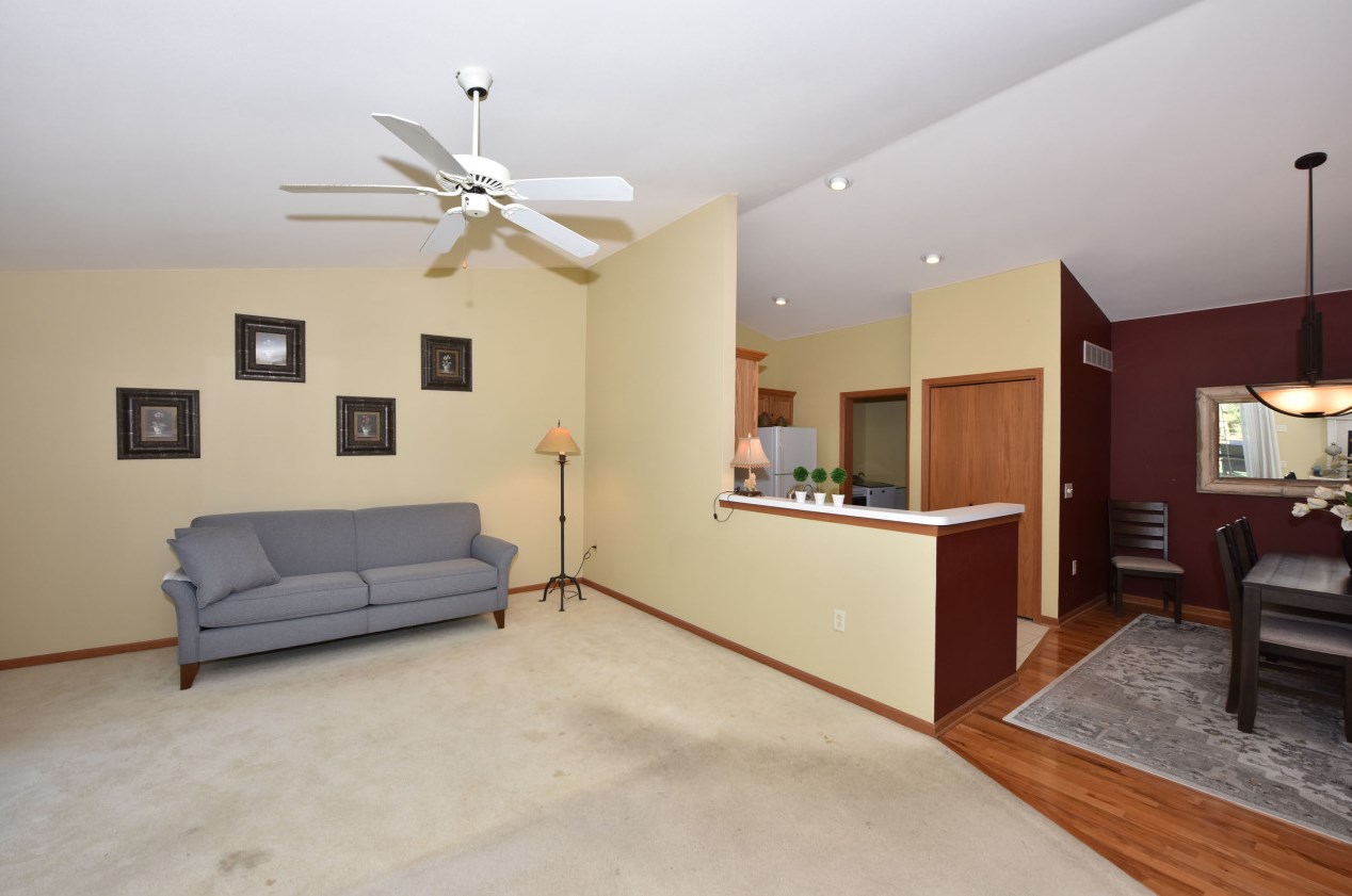 1964 Comanche Ct, Grafton WI  53024-9365 exterior