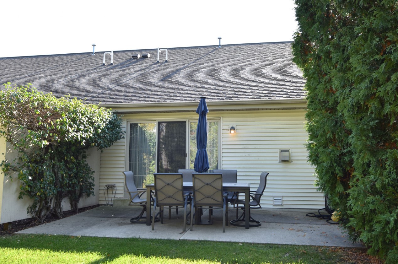 1964 Comanche Ct, Grafton, WI 53024