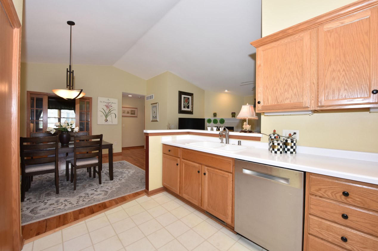 1964 Comanche Ct, Grafton WI  53024-9365 exterior