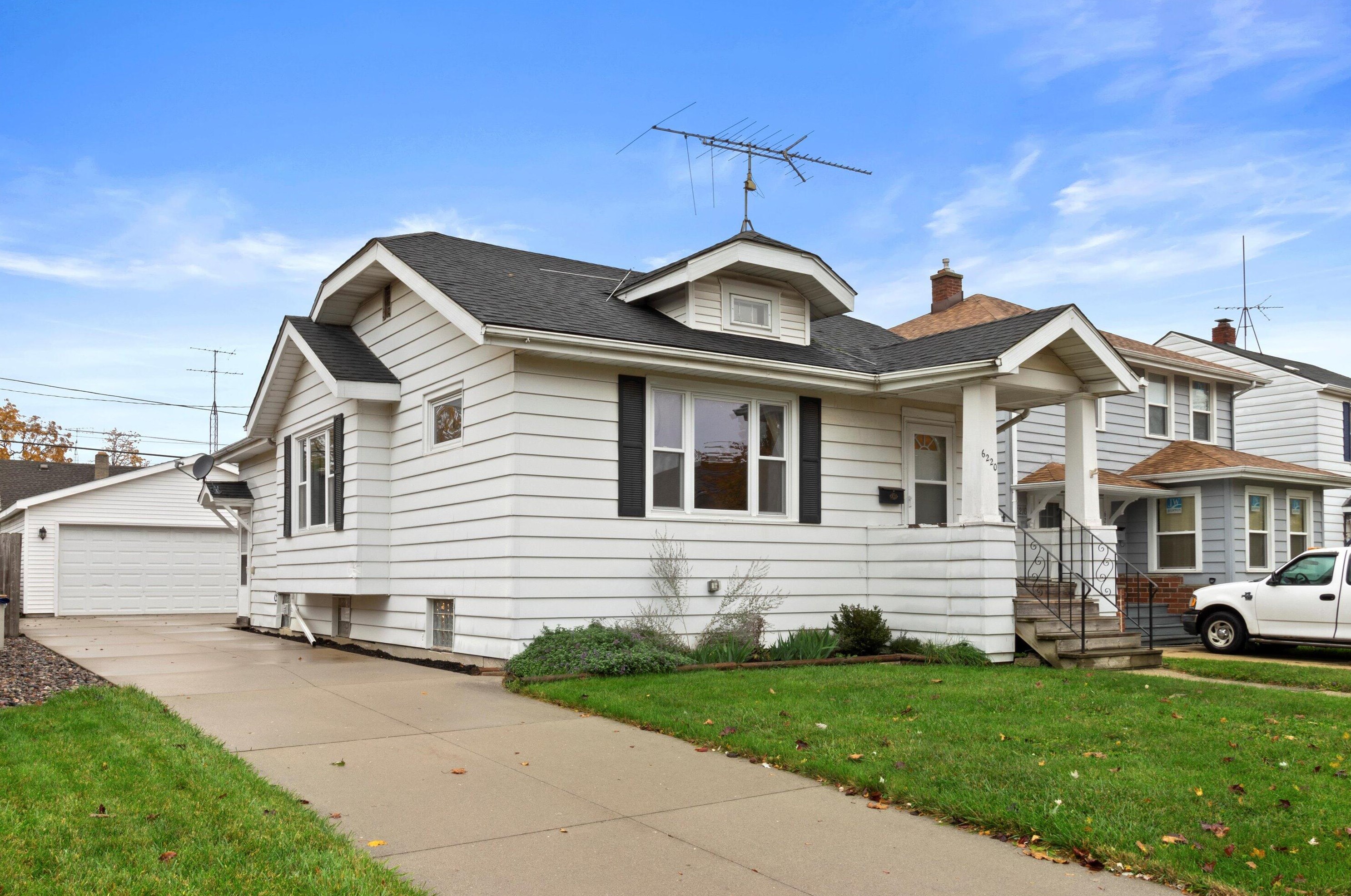 6220 33rd Ave, Kenosha, WI 53142