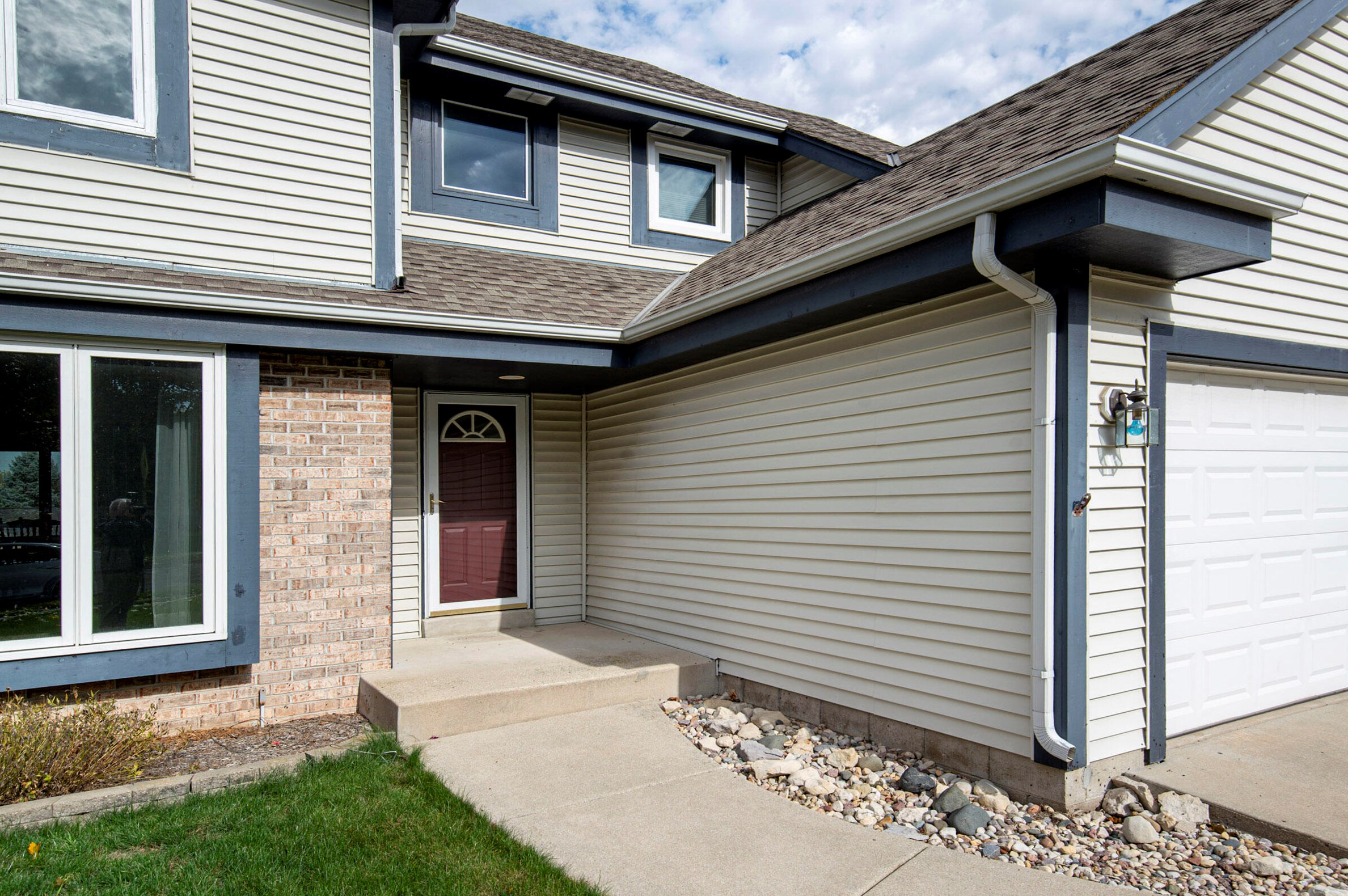 2455 Fox River Pkwy, Waukesha, WI 53189