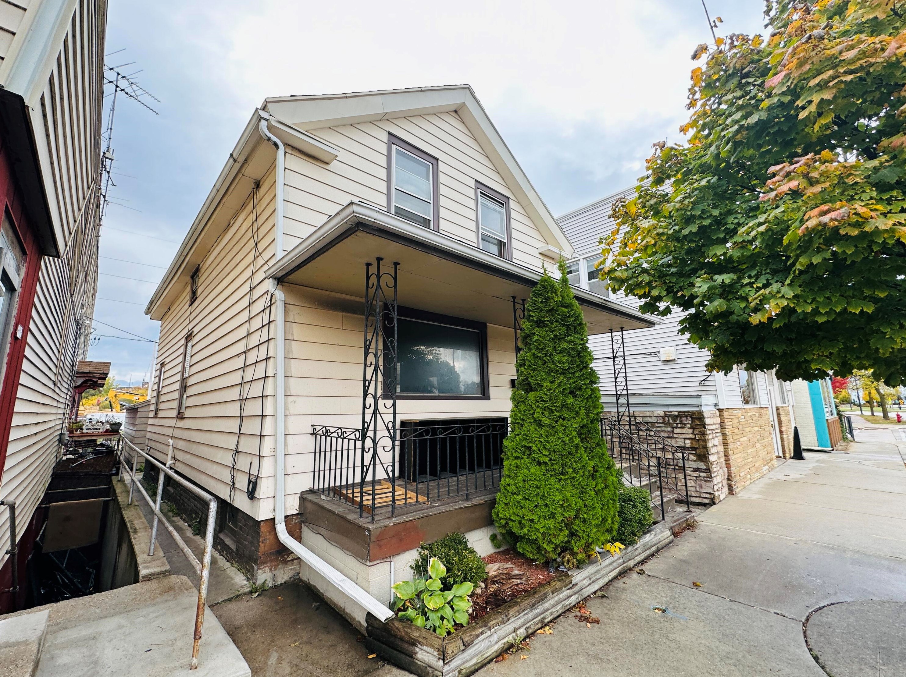 908 Indiana Ave, Sheboygan WI  53081-4951 exterior