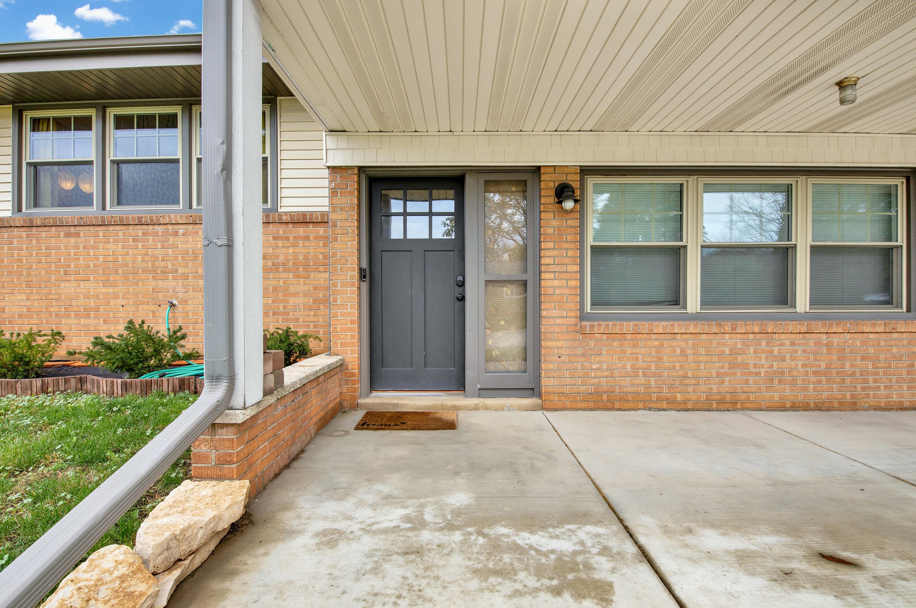 537 Linden Cir, South Milwaukee, WI 53172