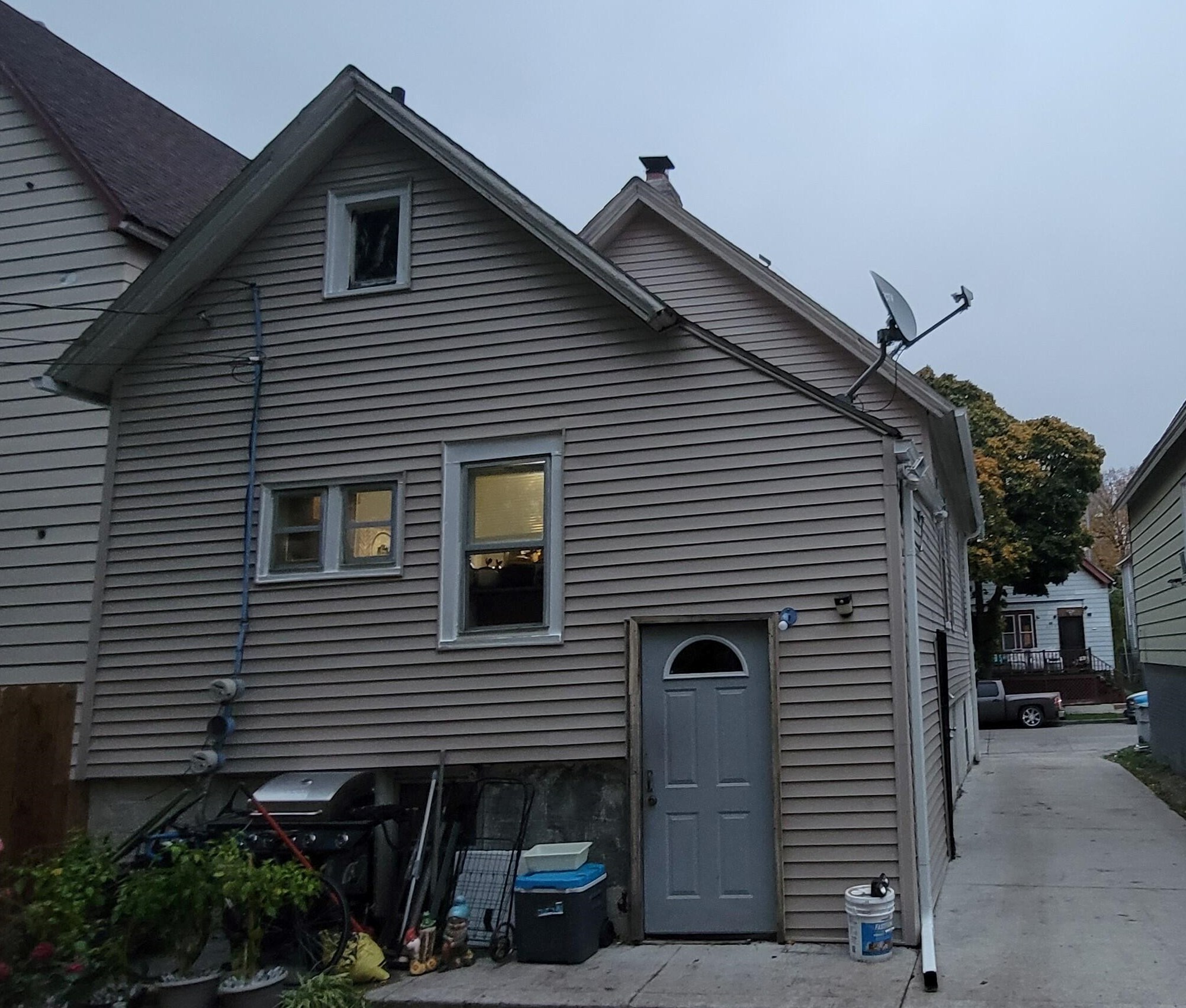 2369 S 17th St, Milwaukee, WI 53215