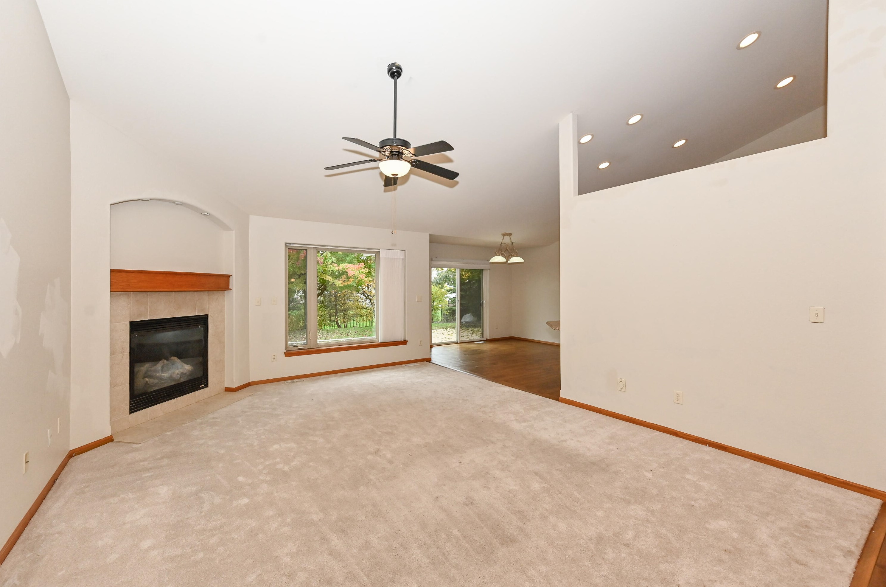 937 W Riverside Dr, Oak Creek, WI 53154