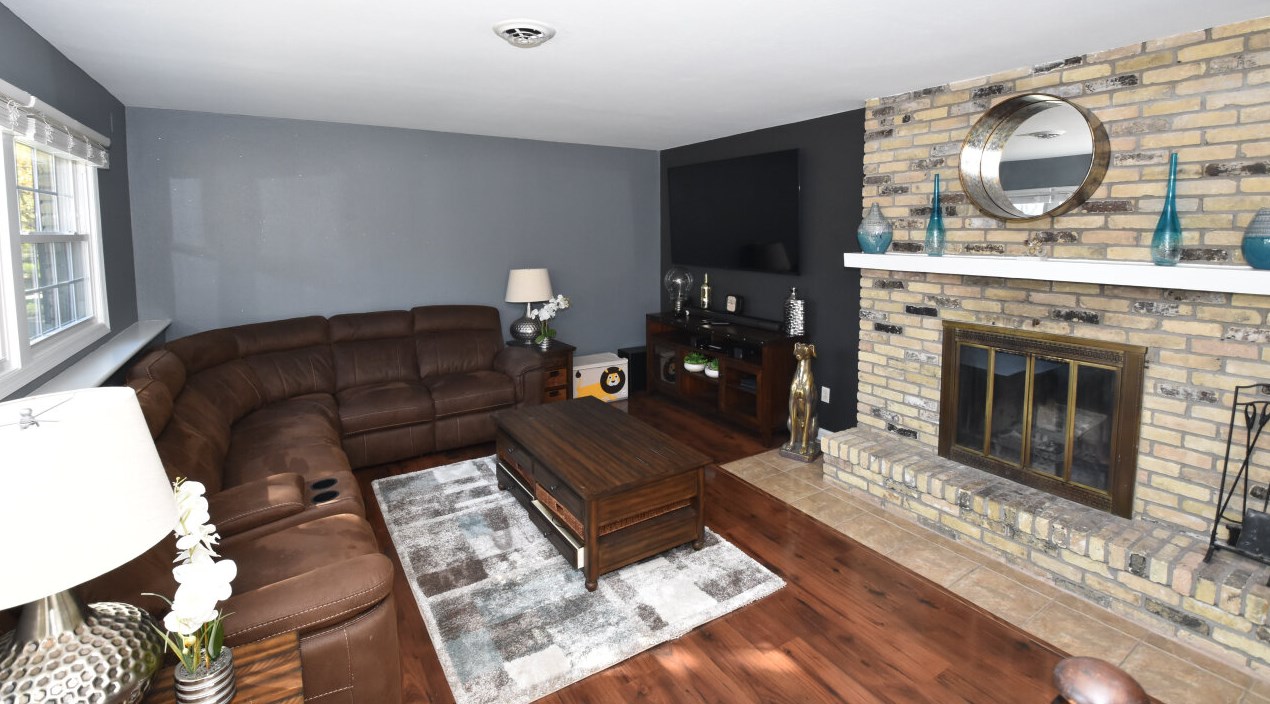 1160 Downing Dr, Waukesha, WI 53186
