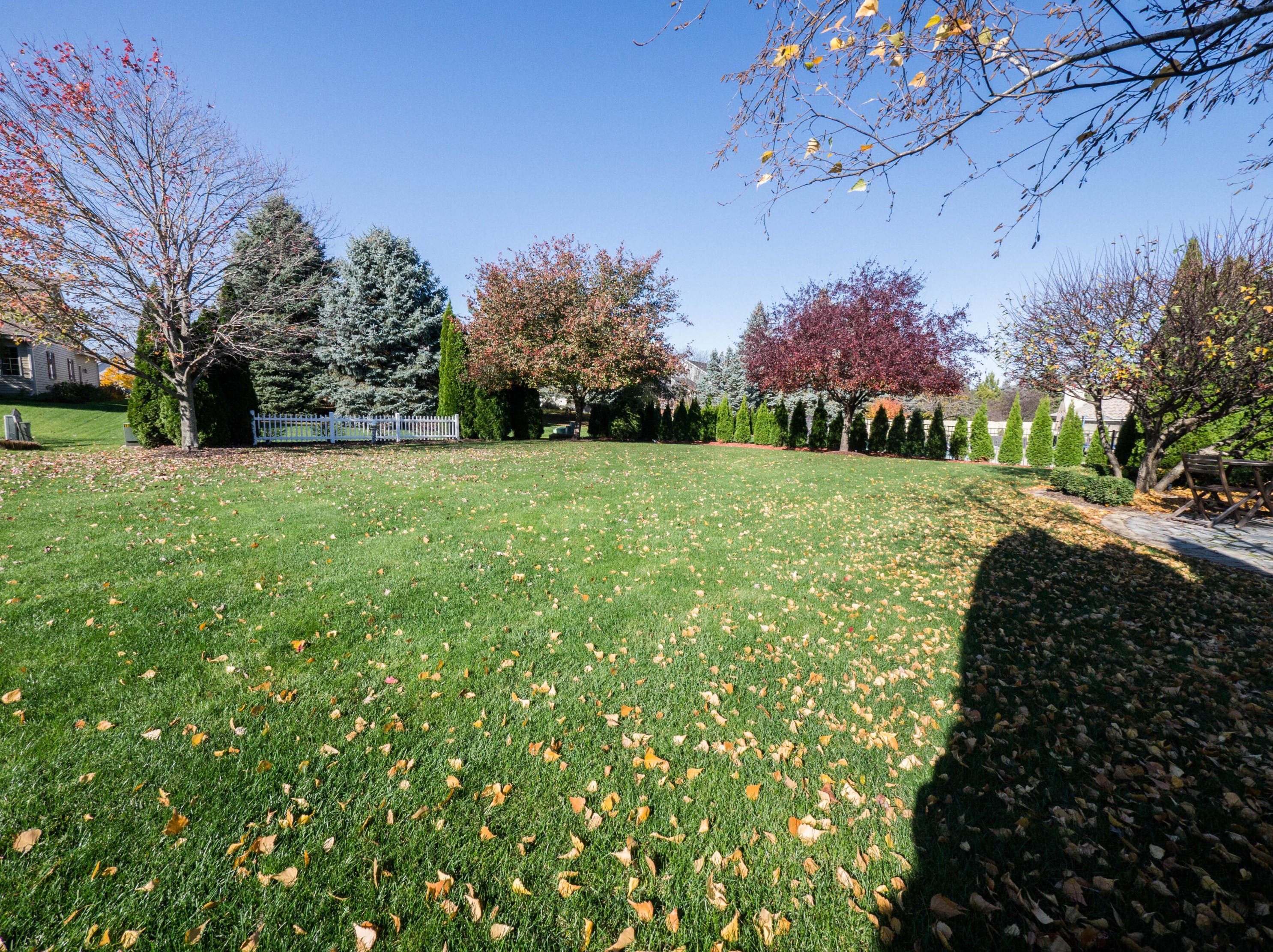 8055 S Meadowcreek Ct, Hales Corners, WI 53132