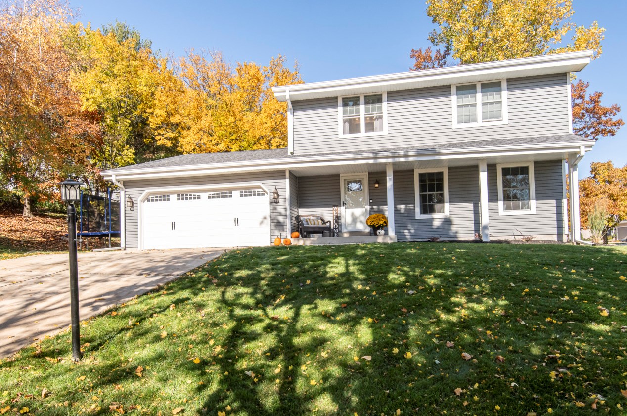 2902 Berkshire Ct, Waukesha, WI 53188
