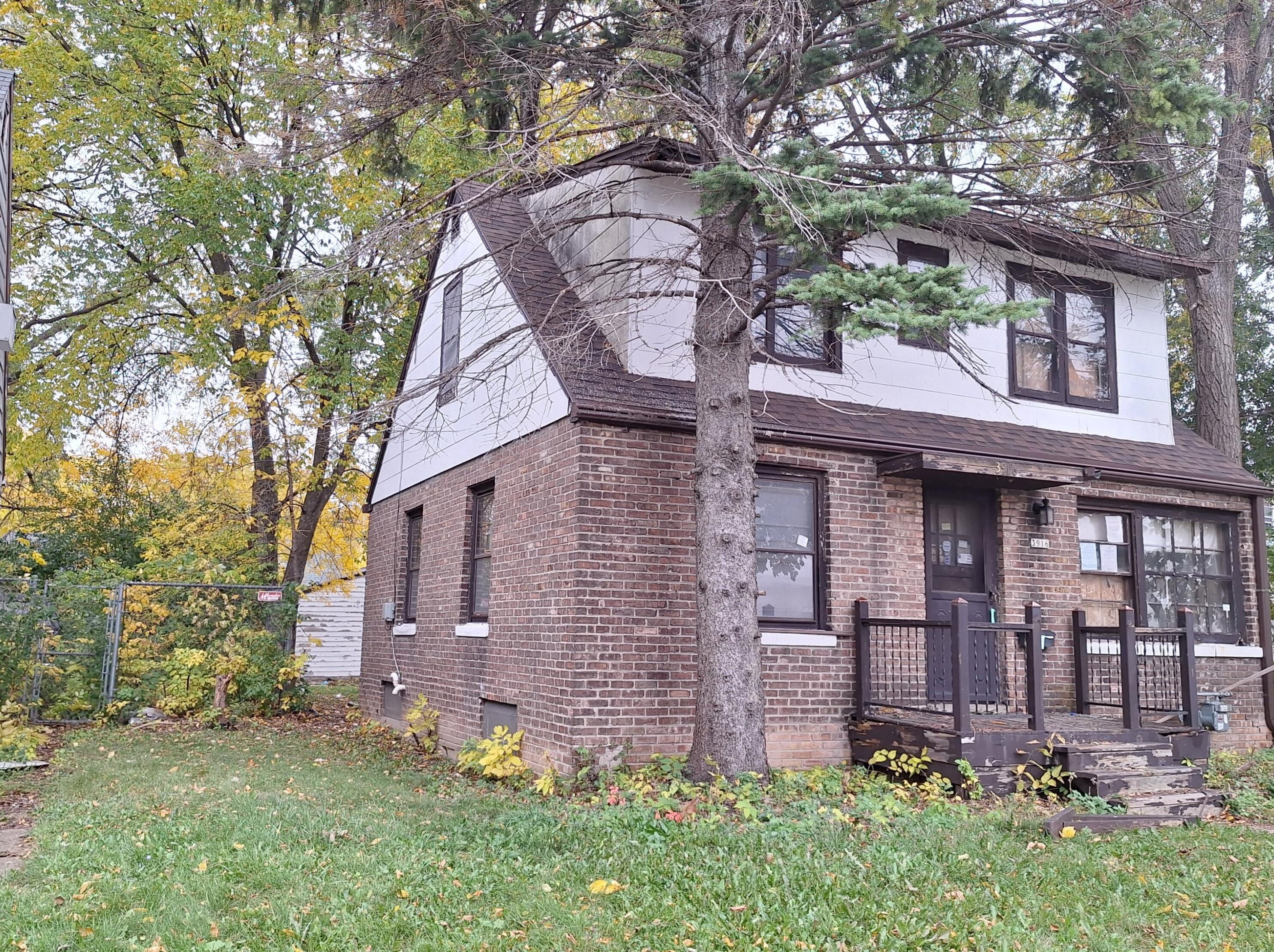 3916 N 30th St, Milwaukee, WI 53216