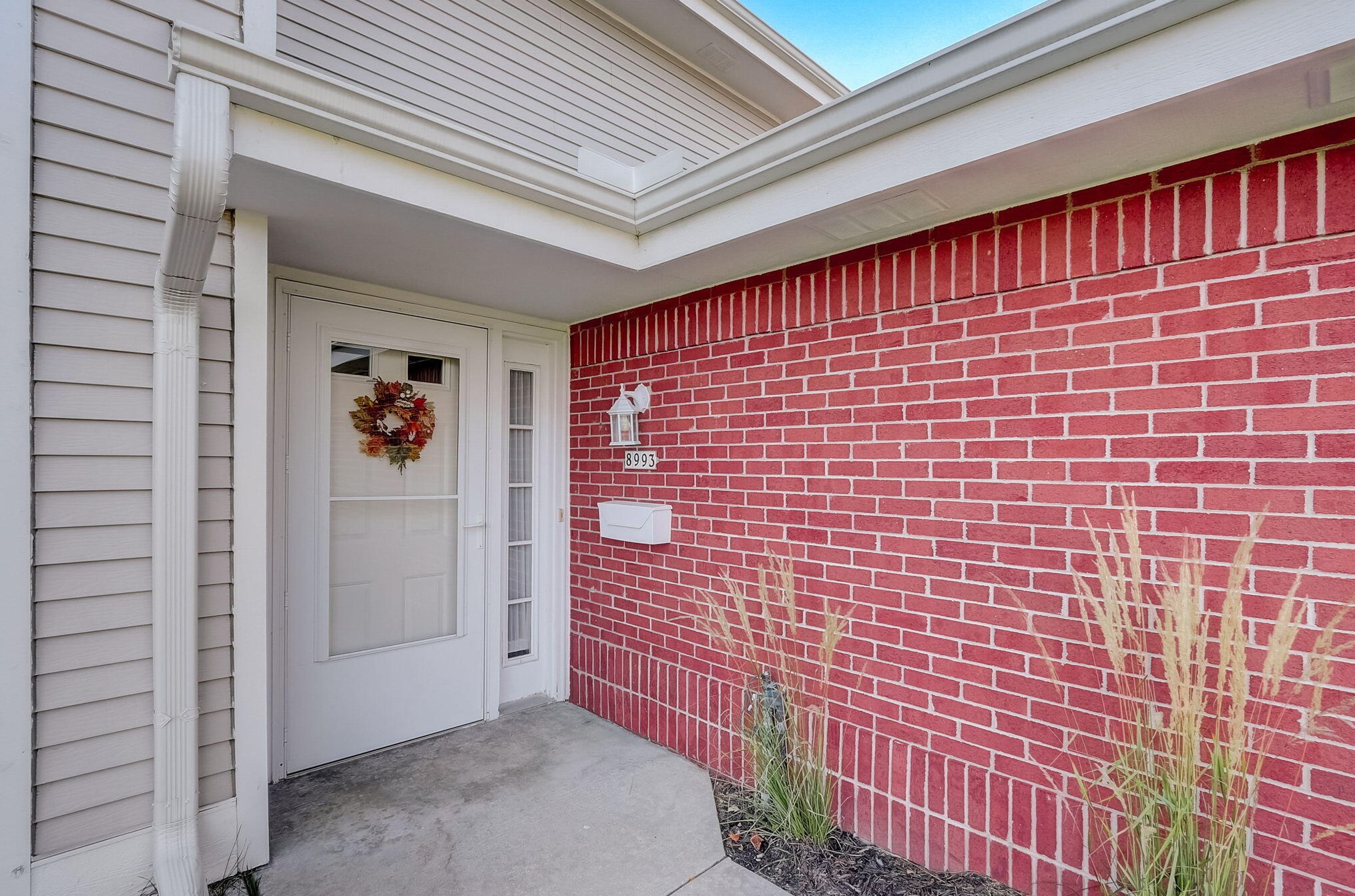 8993 Woodbridge Dr, Greendale, WI 53129