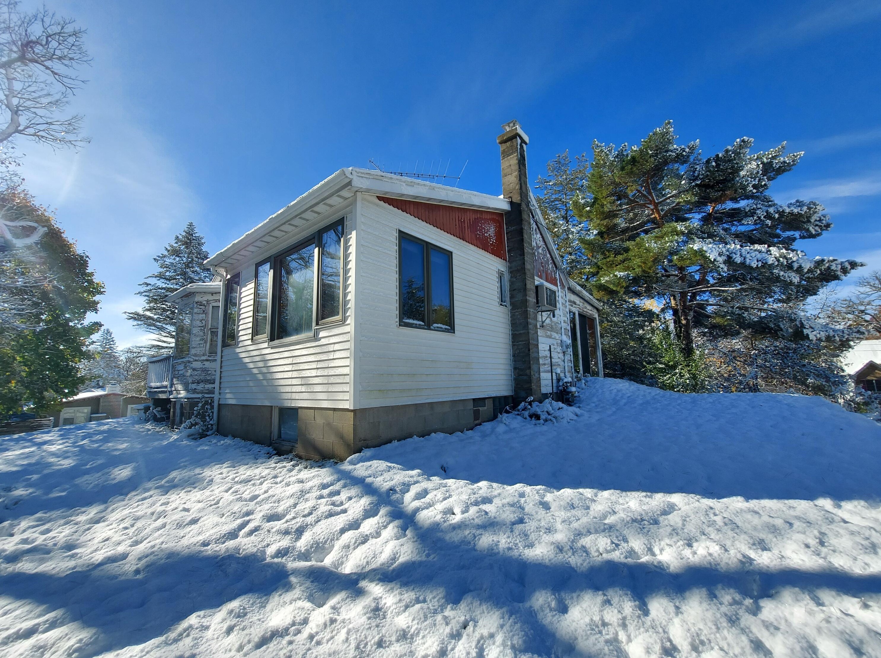 8125 Monroe St, Lyons, WI 53105-8396