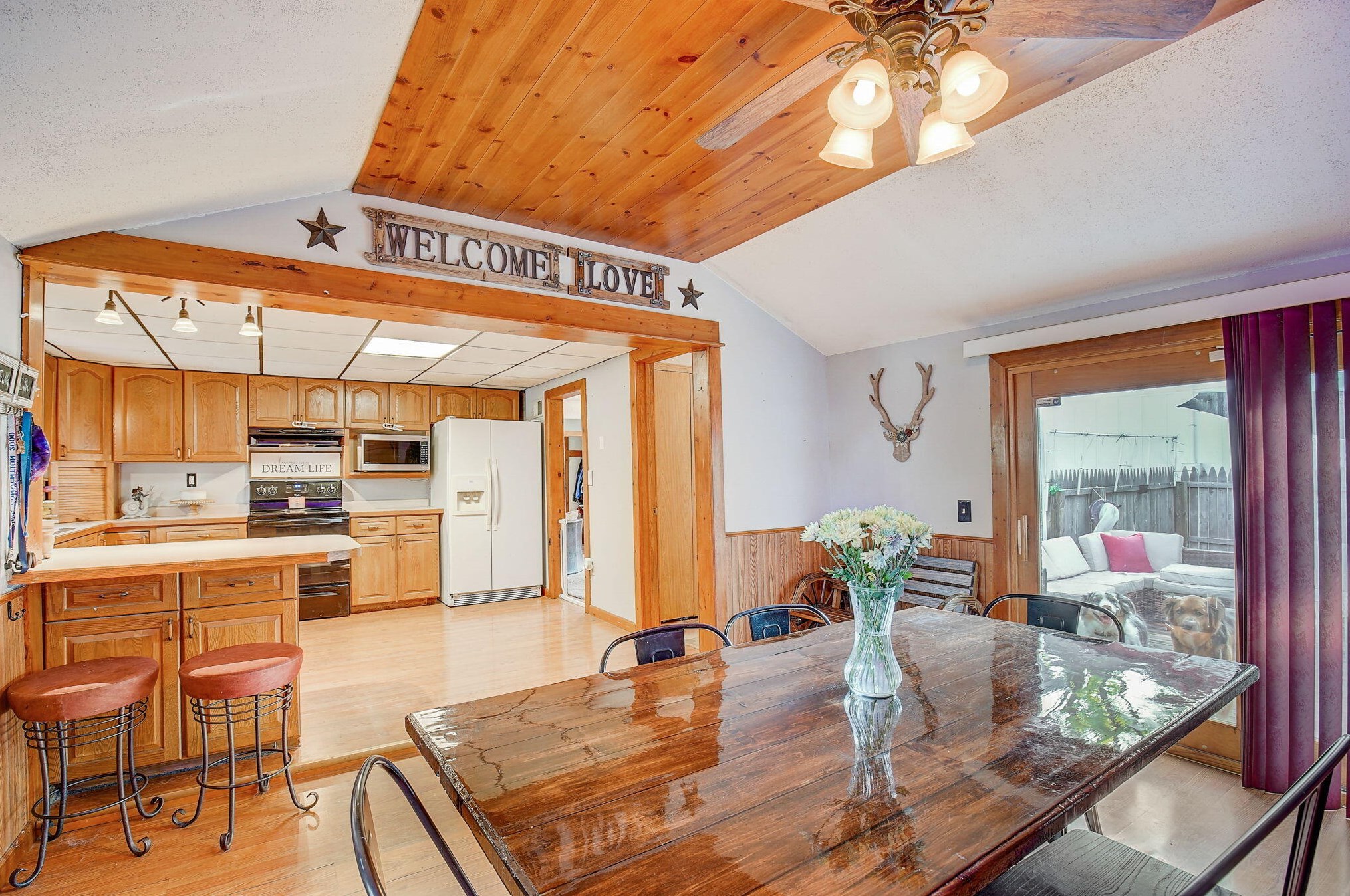 823 11th Ave, Union Grove, WI 53182