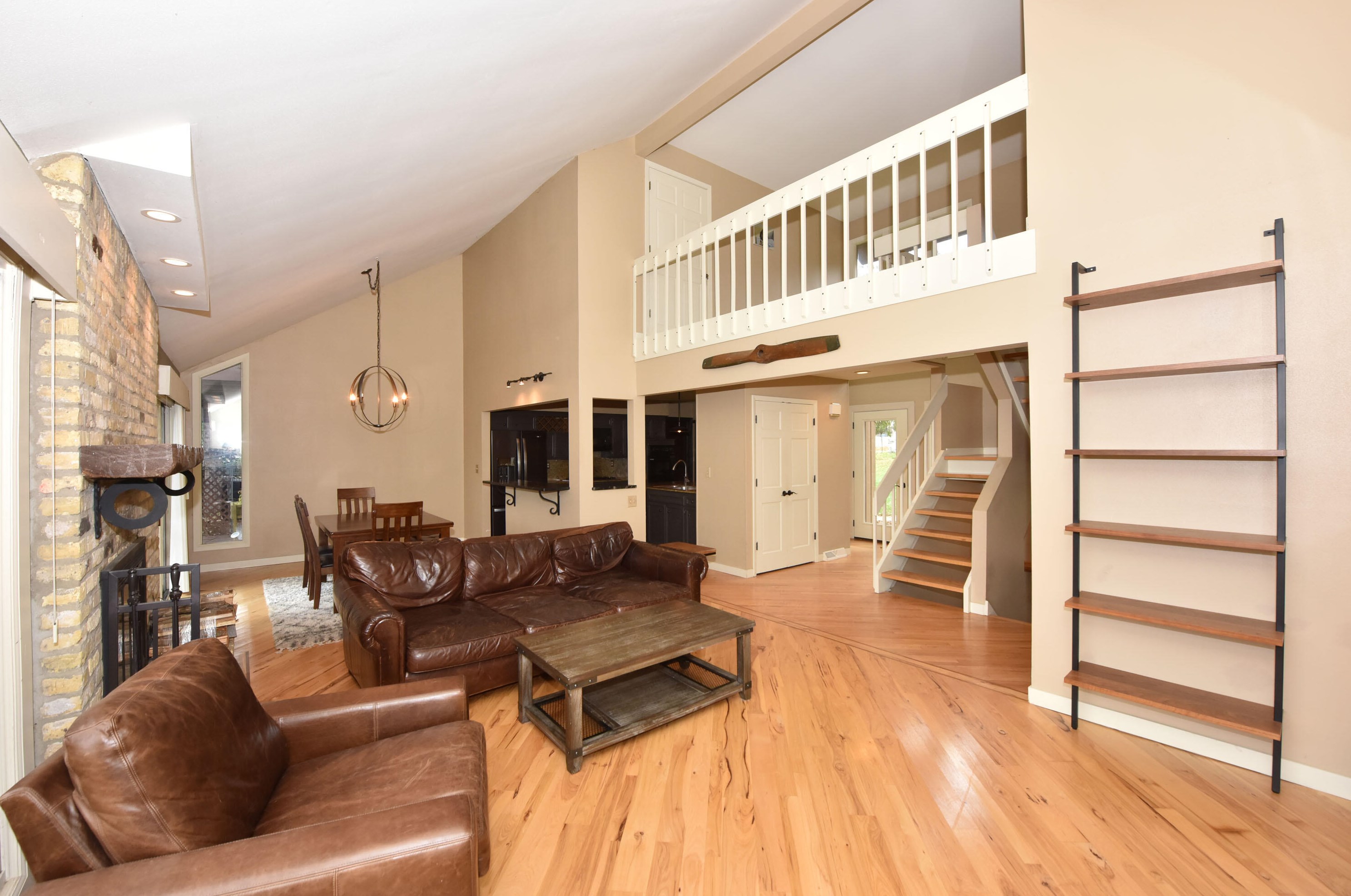 10057 Flagstone Dr, Cedarburg WI  53012-8822 exterior
