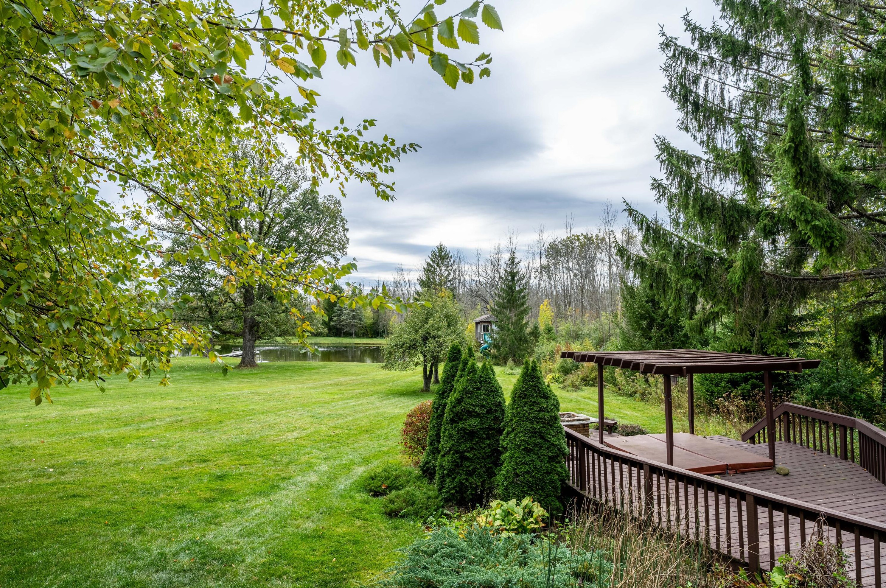 10057 Flagstone Dr, Cedarburg WI  53012-8822 exterior