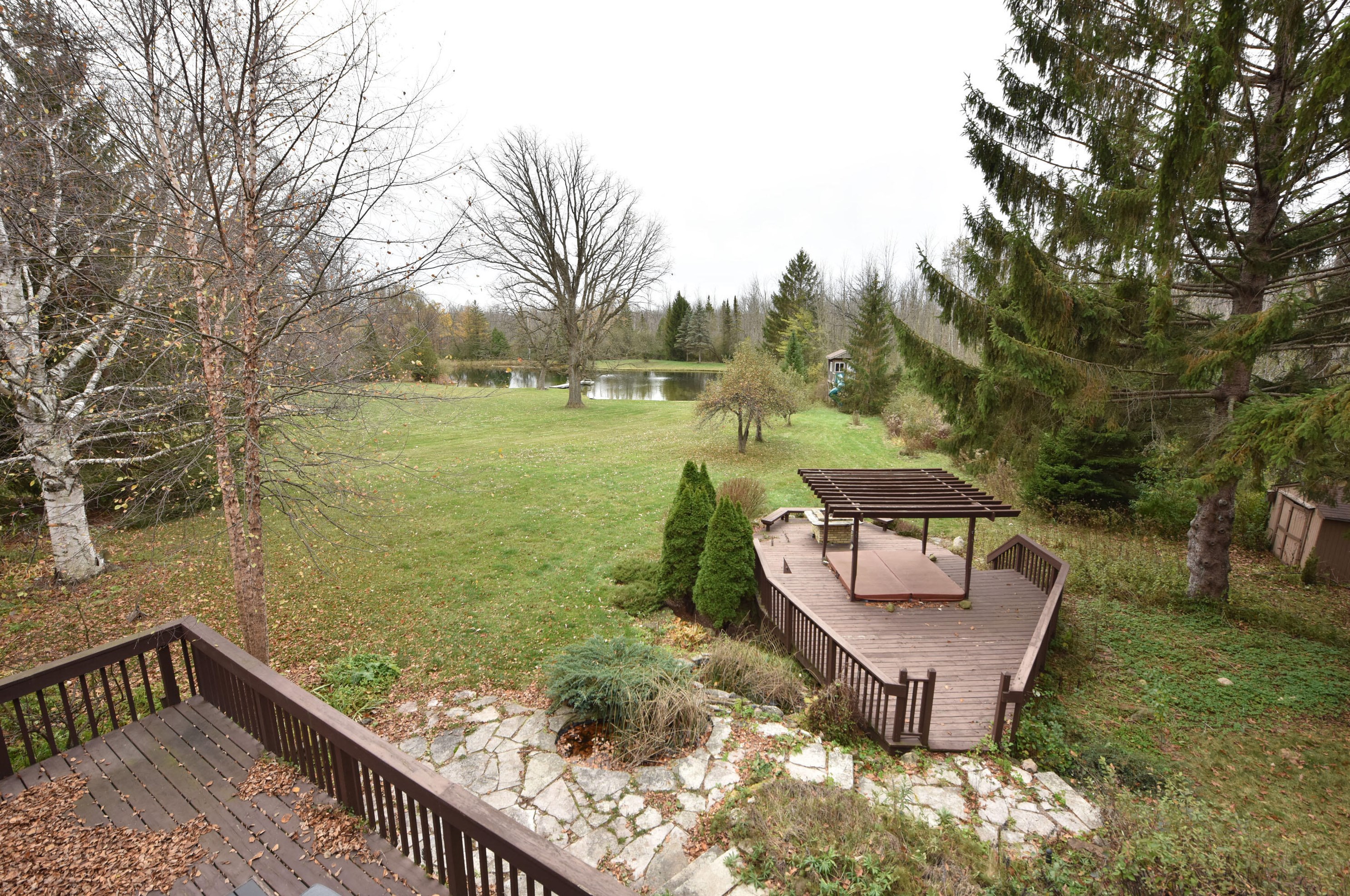 10057 Flagstone Dr, Cedarburg WI  53012-8822 exterior