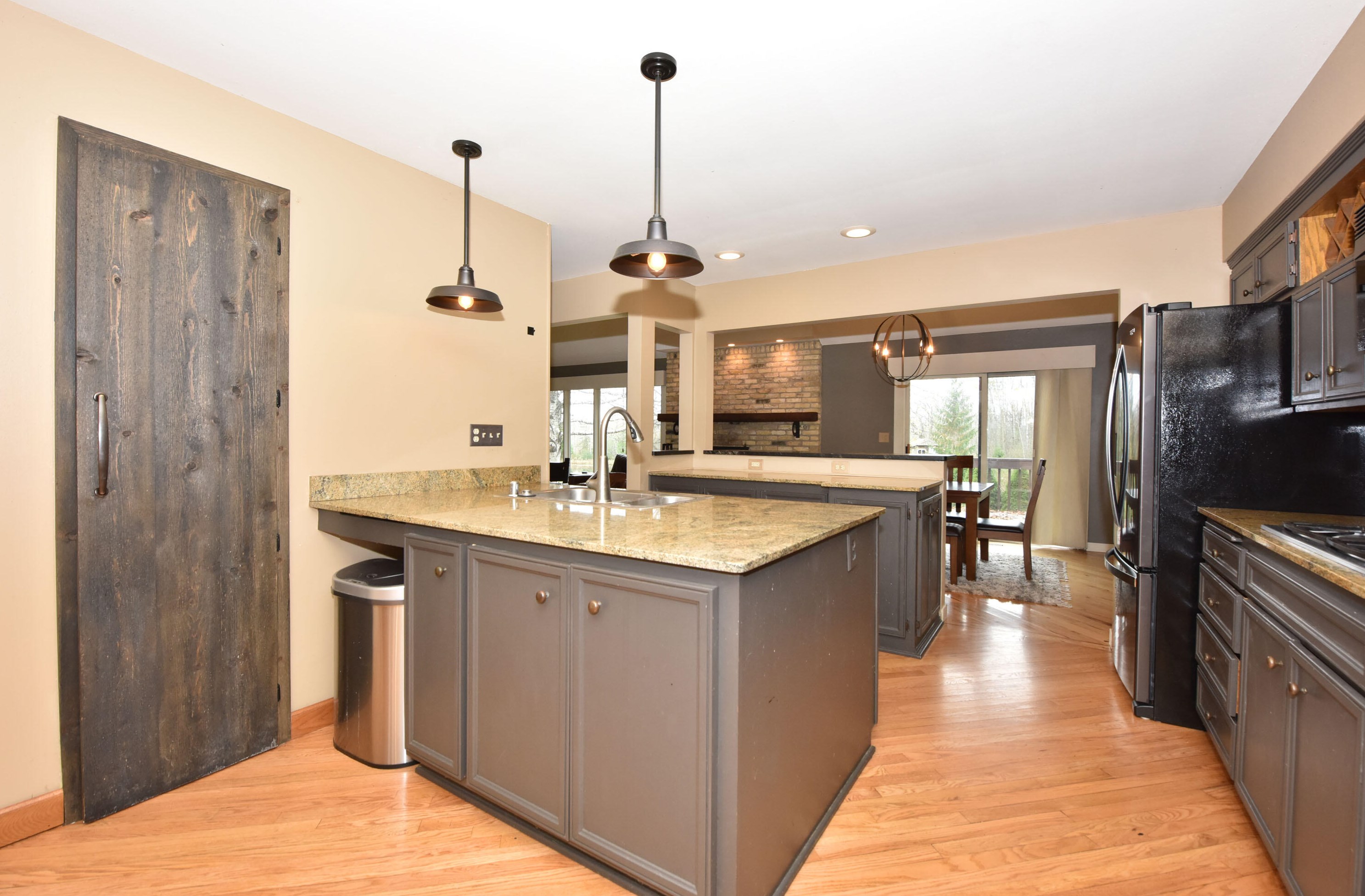 10057 Flagstone Dr, Cedarburg WI  53012-8822 exterior